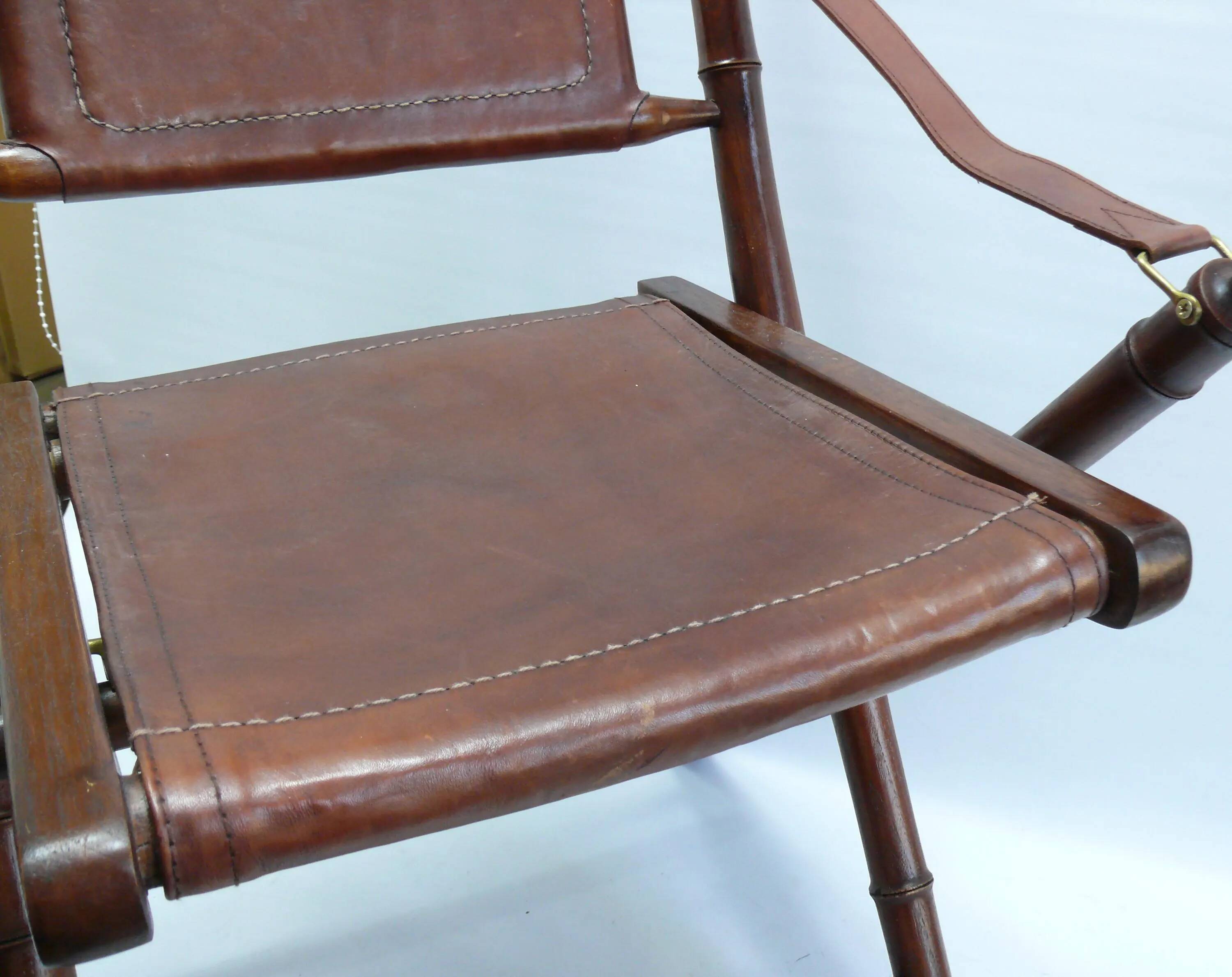 Chaise de campagne, chaise d'officier en teck et bambou, avec assise en cuir cousu et détails en laiton - années 1960