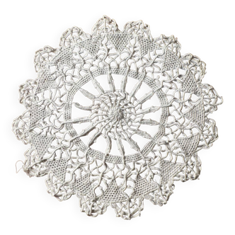 Napperon ancien vers 1900 - coton - crochet mains - 16 cm diamètre