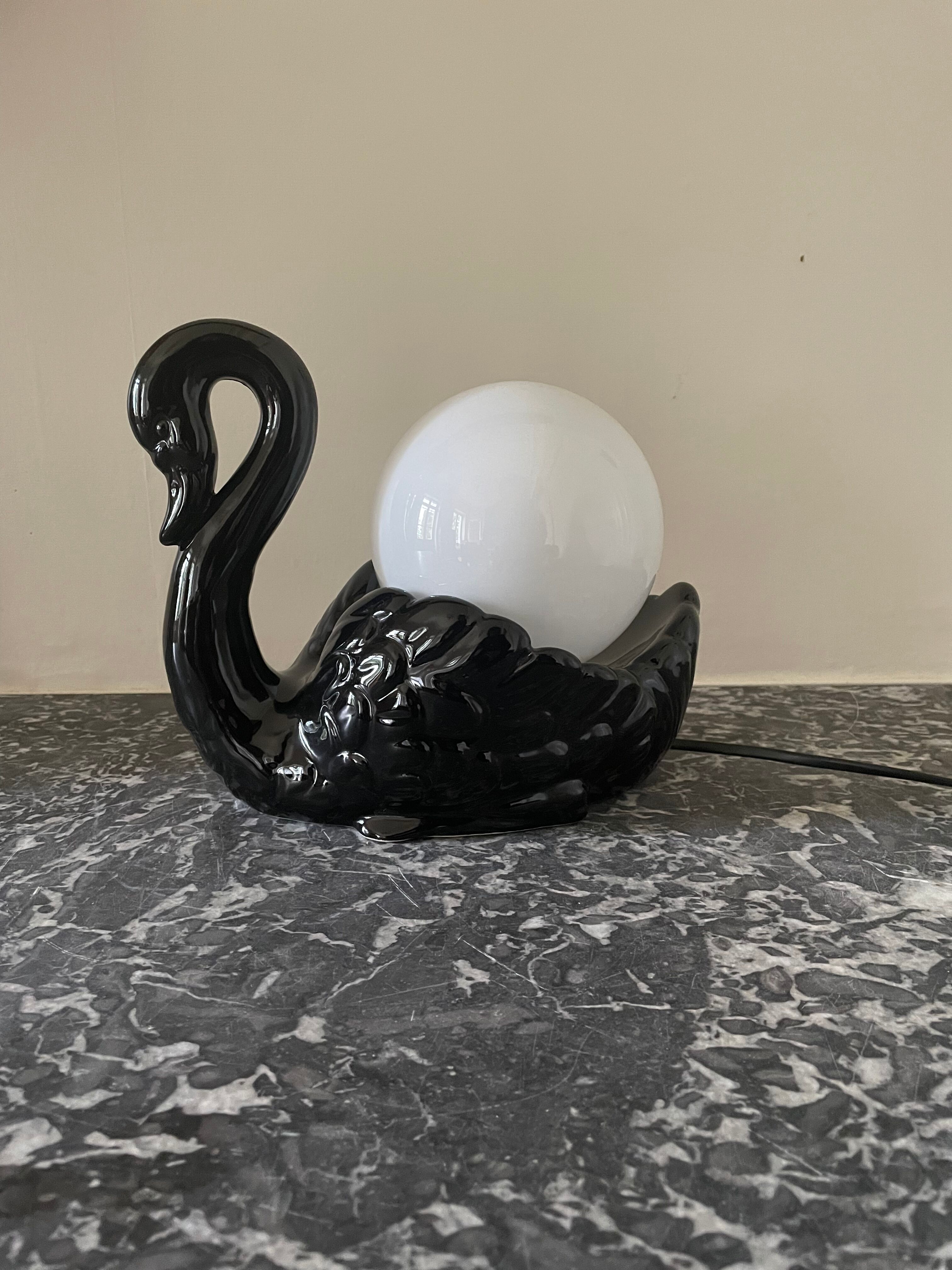 Black swan lamp