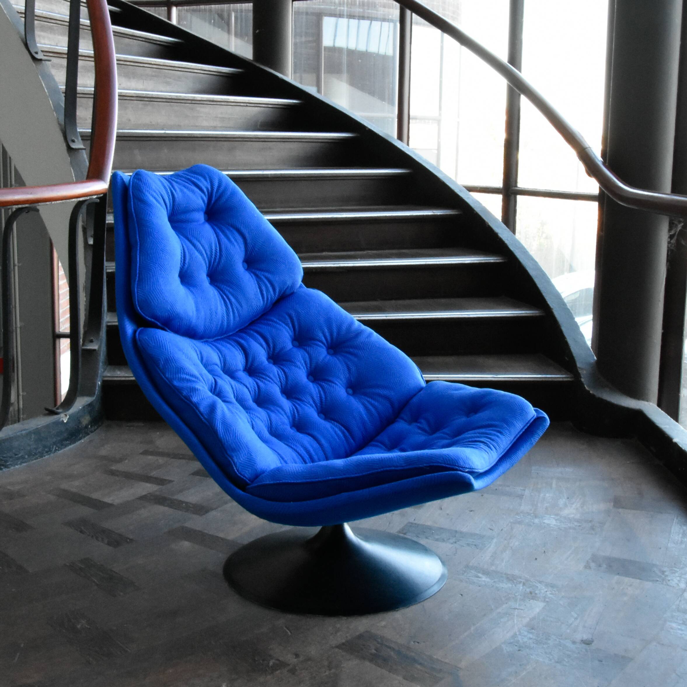 Artifort F588 chair