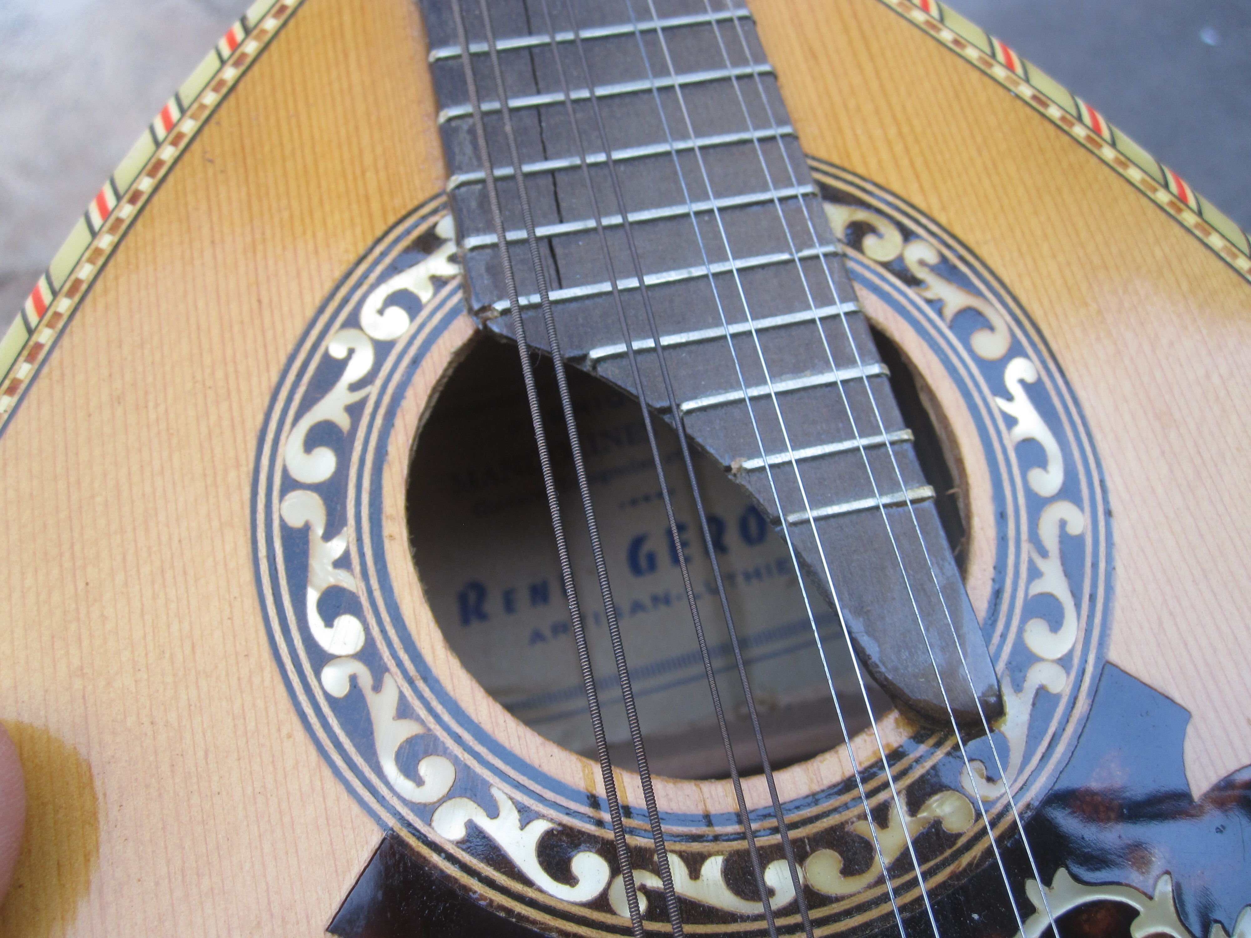 Mandolin luthier René Gérôme Mirecourt