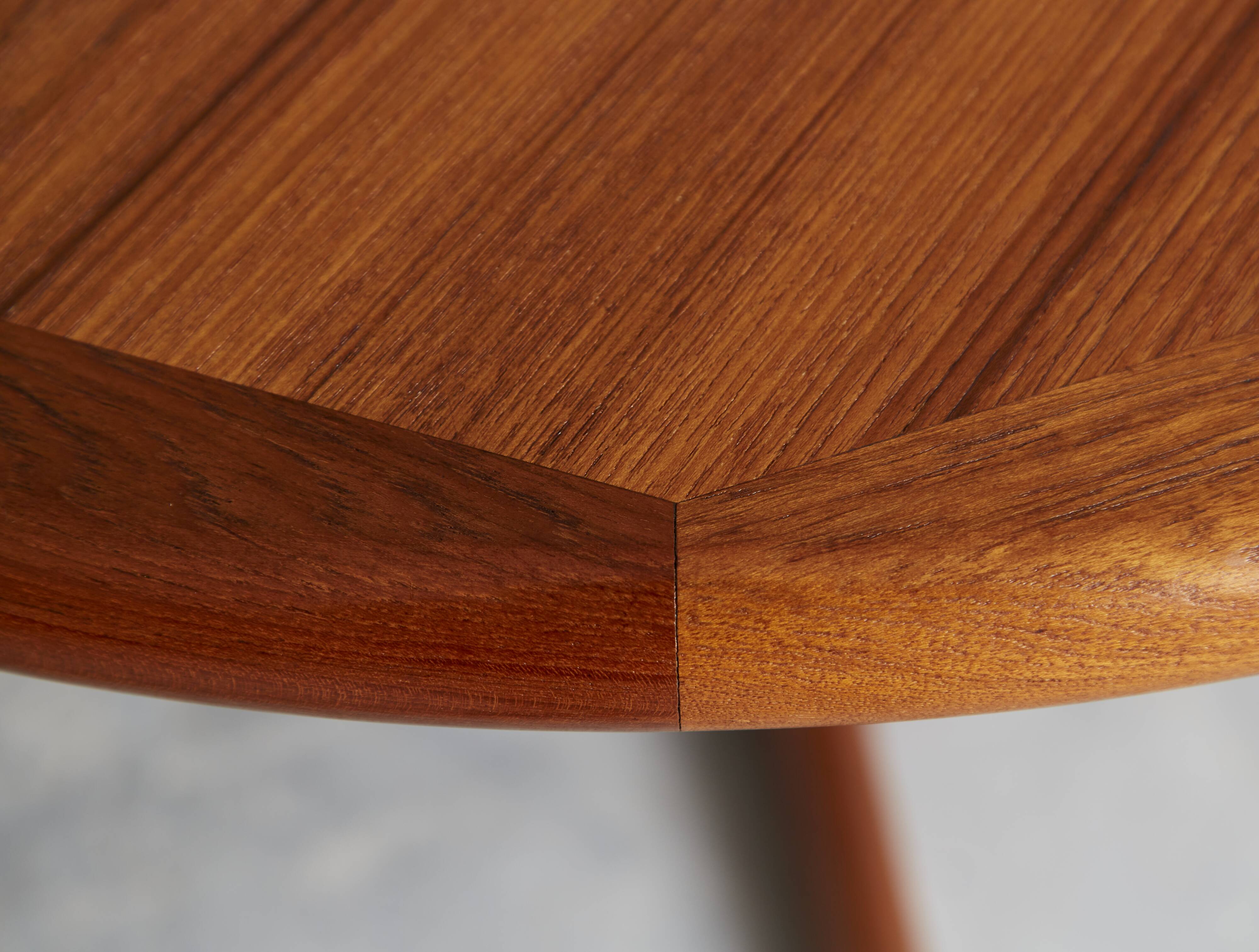 Table à manger en teck du milieu du siècle par Falster Møbelfabrik