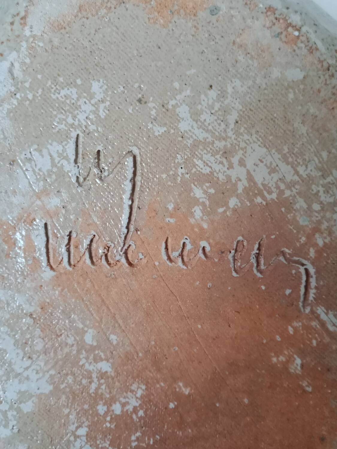 Empty pocket cup forming a bird