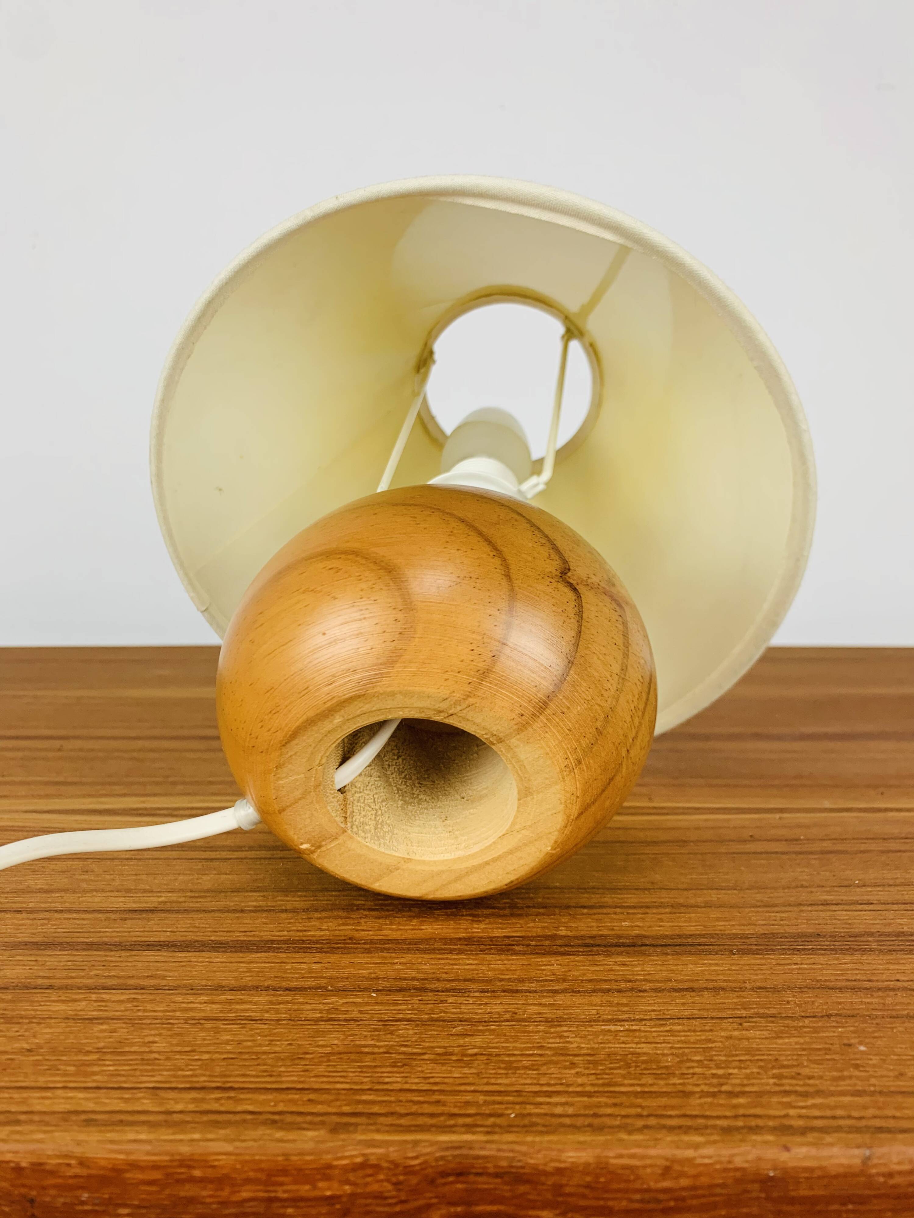 Lampe boule en pin, années 80