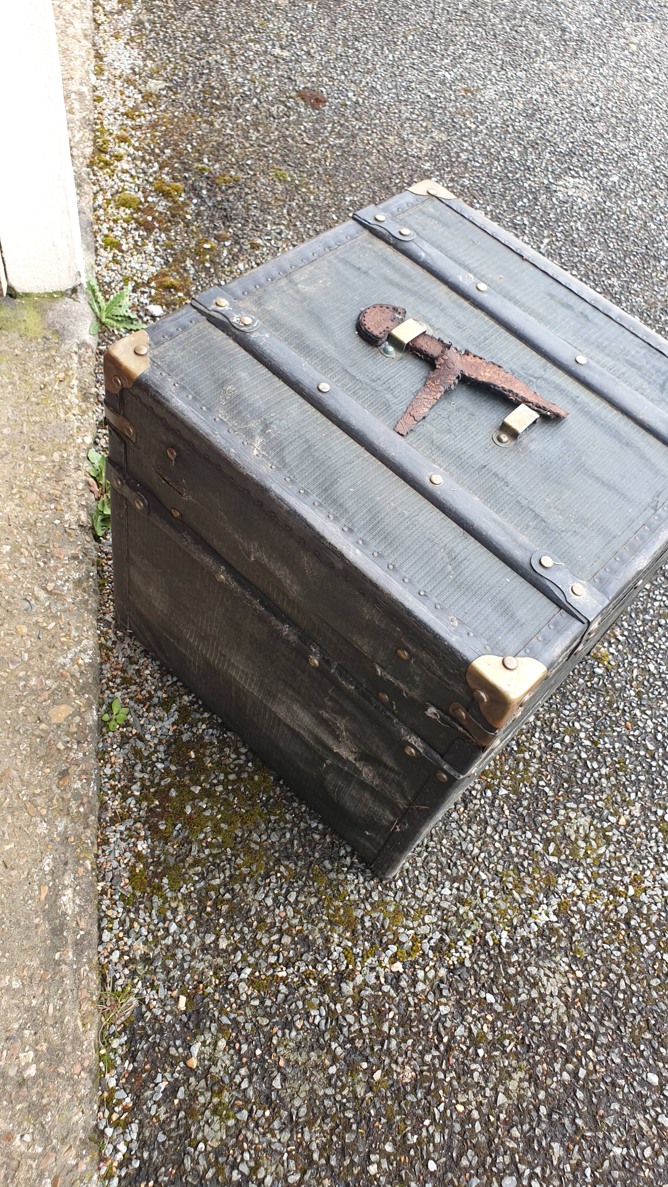 Hat trunk early twentieth century