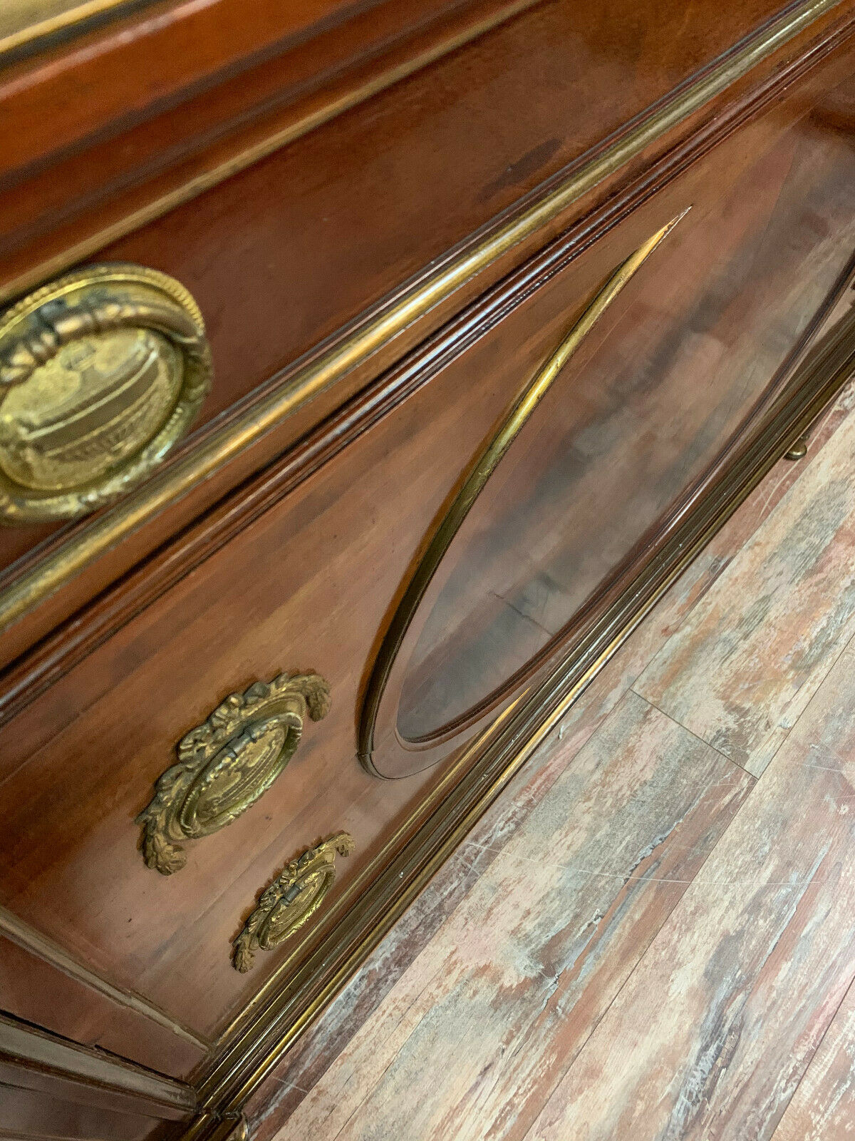 Louis XVI Parisian dresser in flamed mahogany