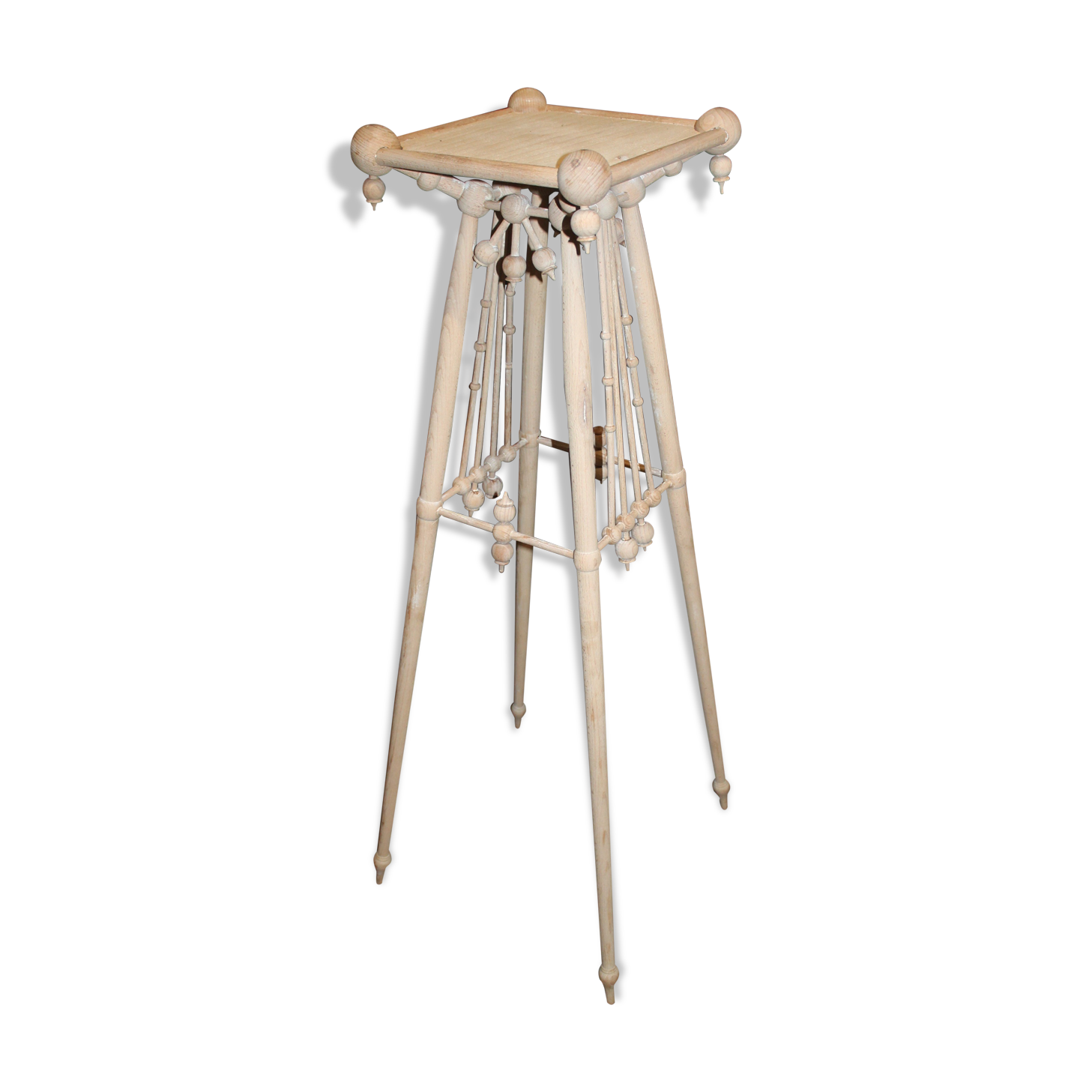 Sellette carries plant arts and crafts