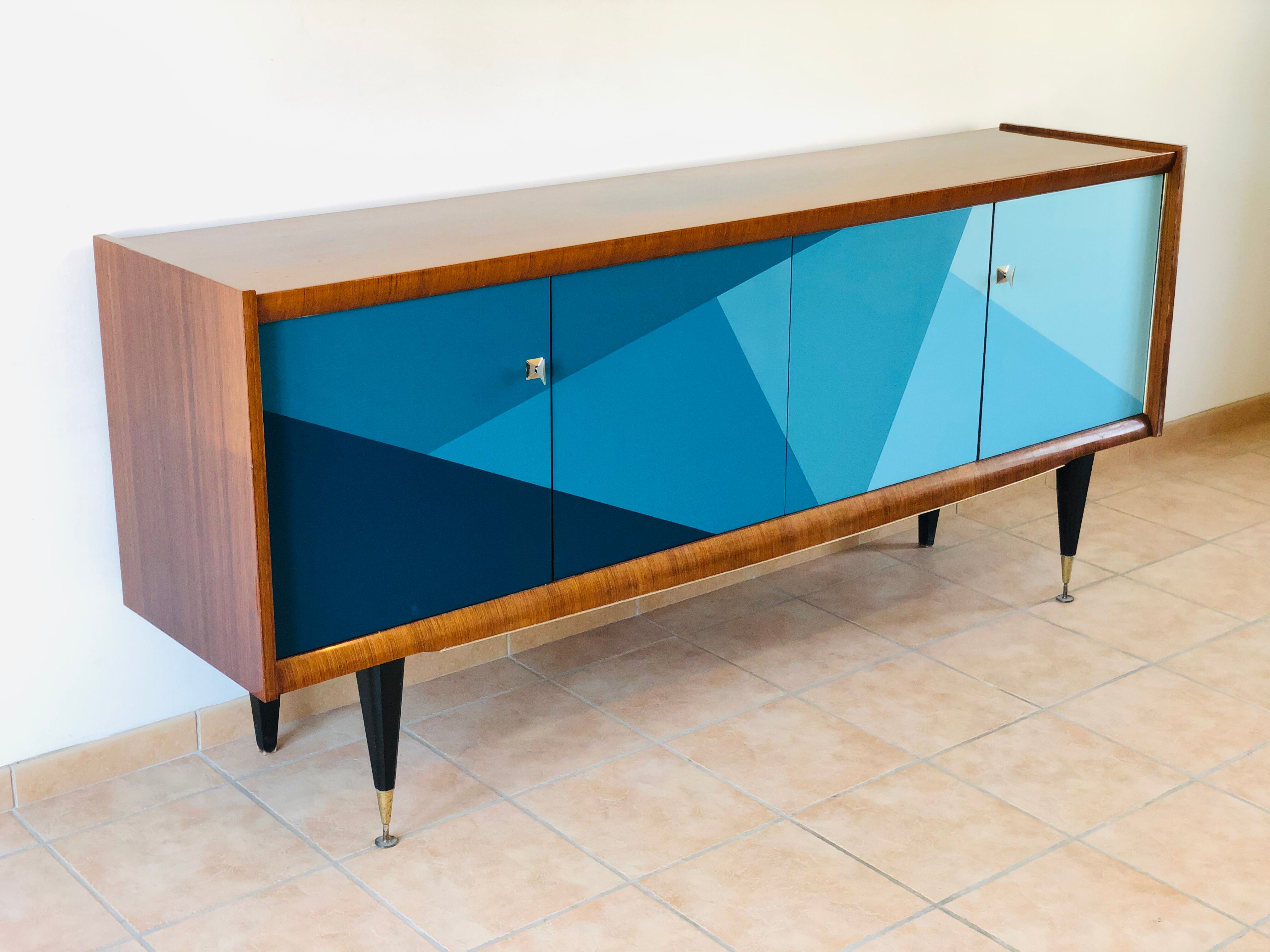 Graphic line in macassar 1960