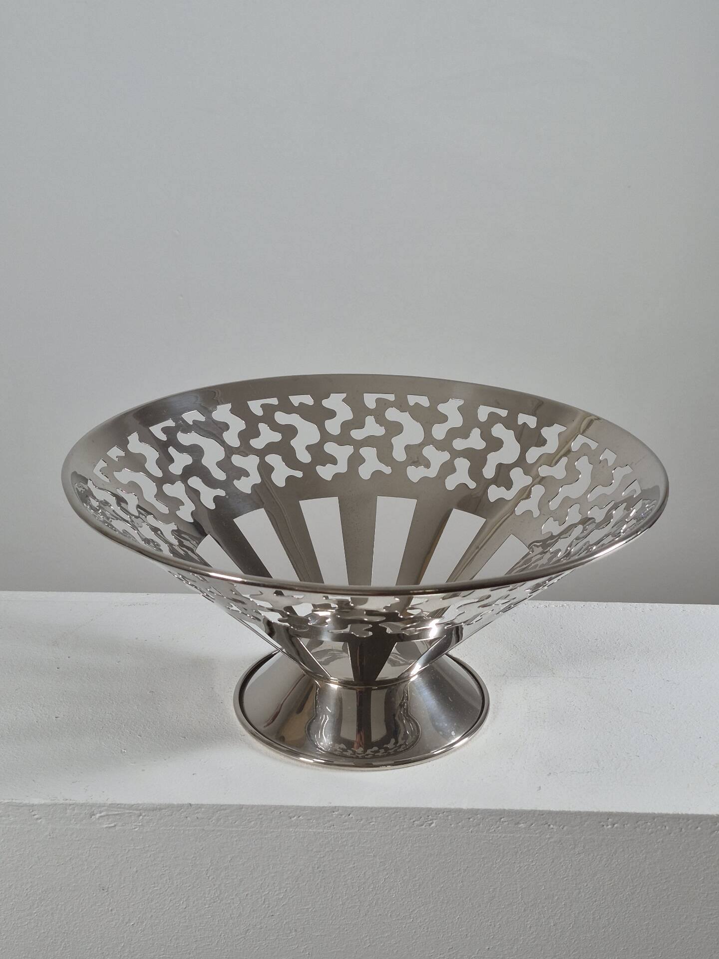Vintage postmodern fruit bowl by George Sowden for Bodum.