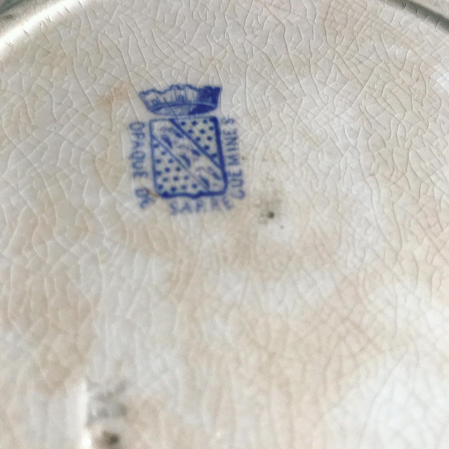 Old talking plate. Opaque from Sarreguemines. 19th century. Violet, black and white. Militaria. Love