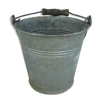 Zinc bucket for spices