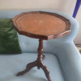 Pedestal table