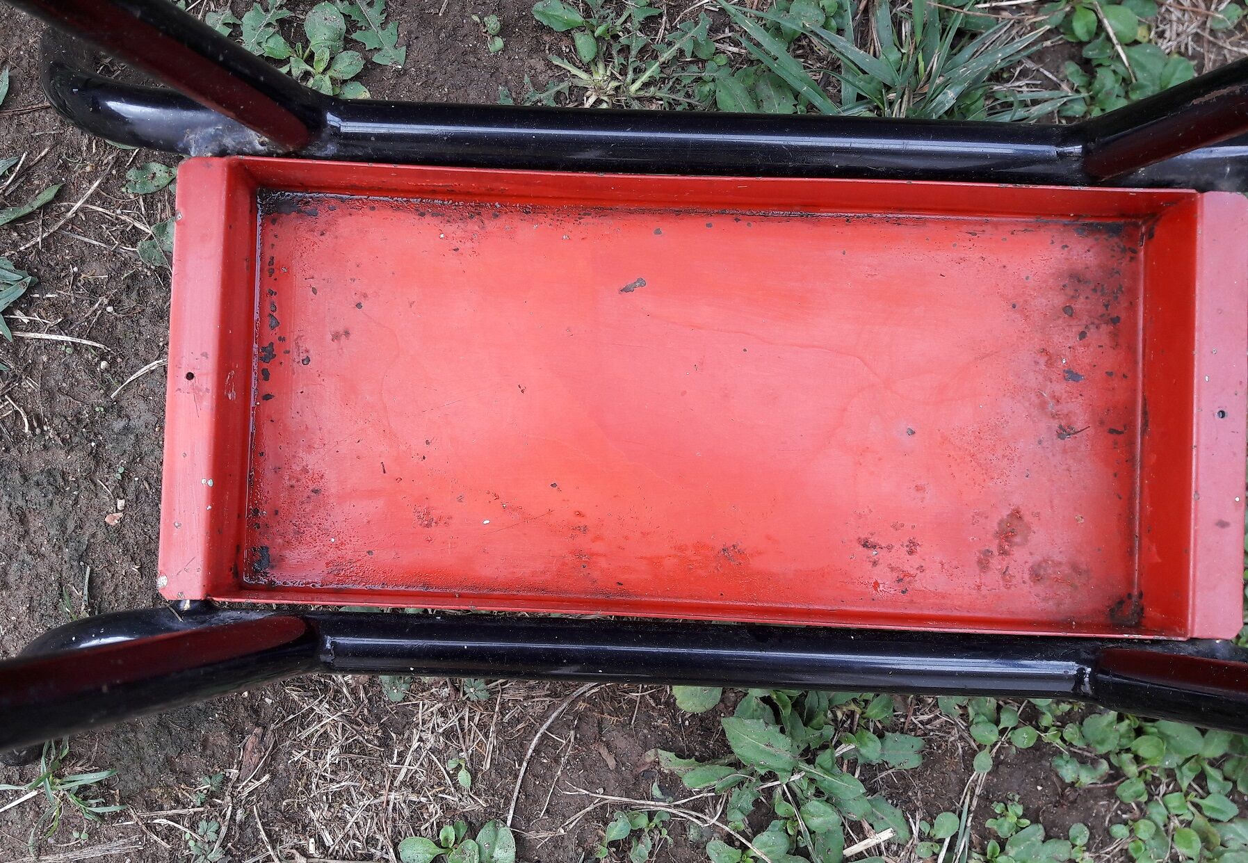 Metal umbrella holder