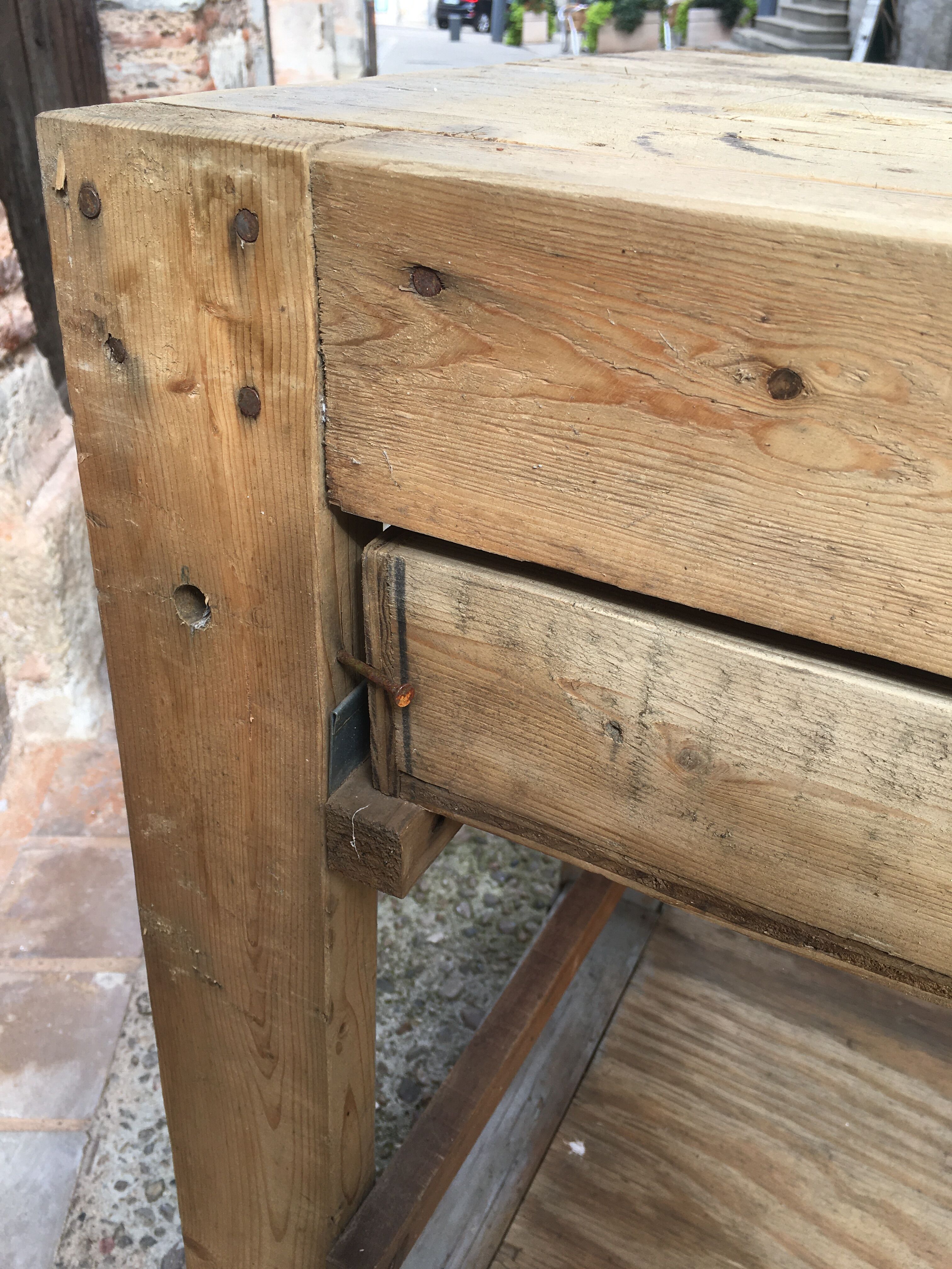 Etabli en bois avec grand tiroir 130 x 77 cm