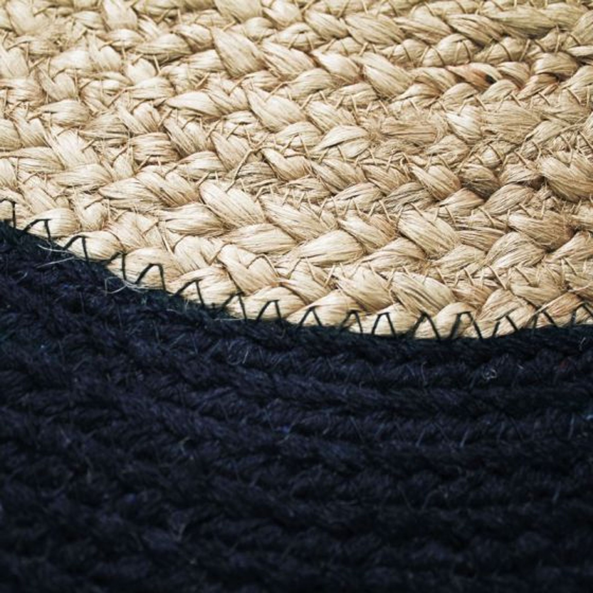 Round black and beige jute and cotton rug 160 cm