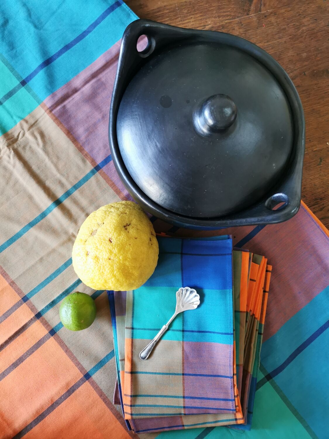 Tablecloth and napkins lot