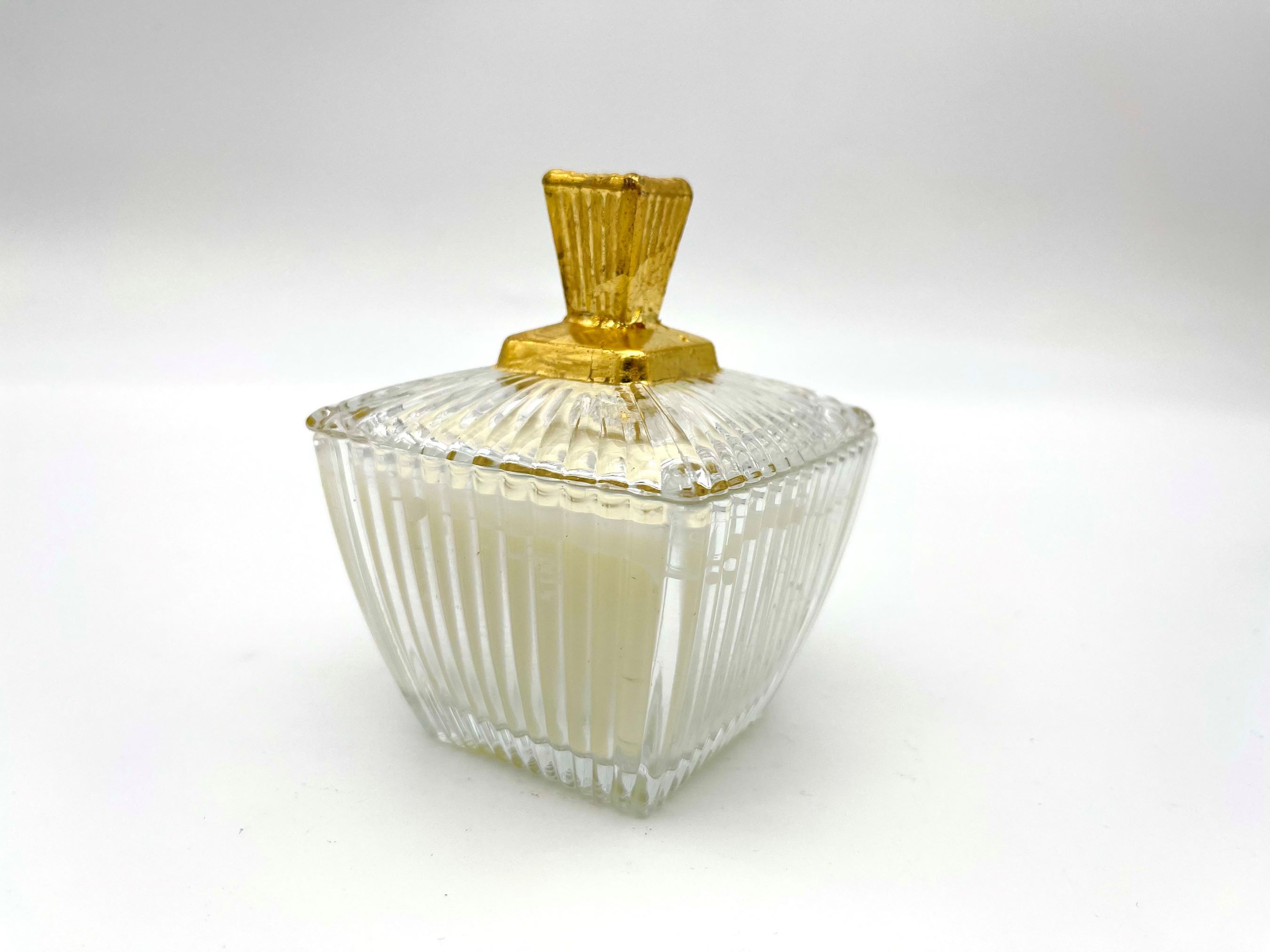 Sweeten square candle, scented with the scents of summer