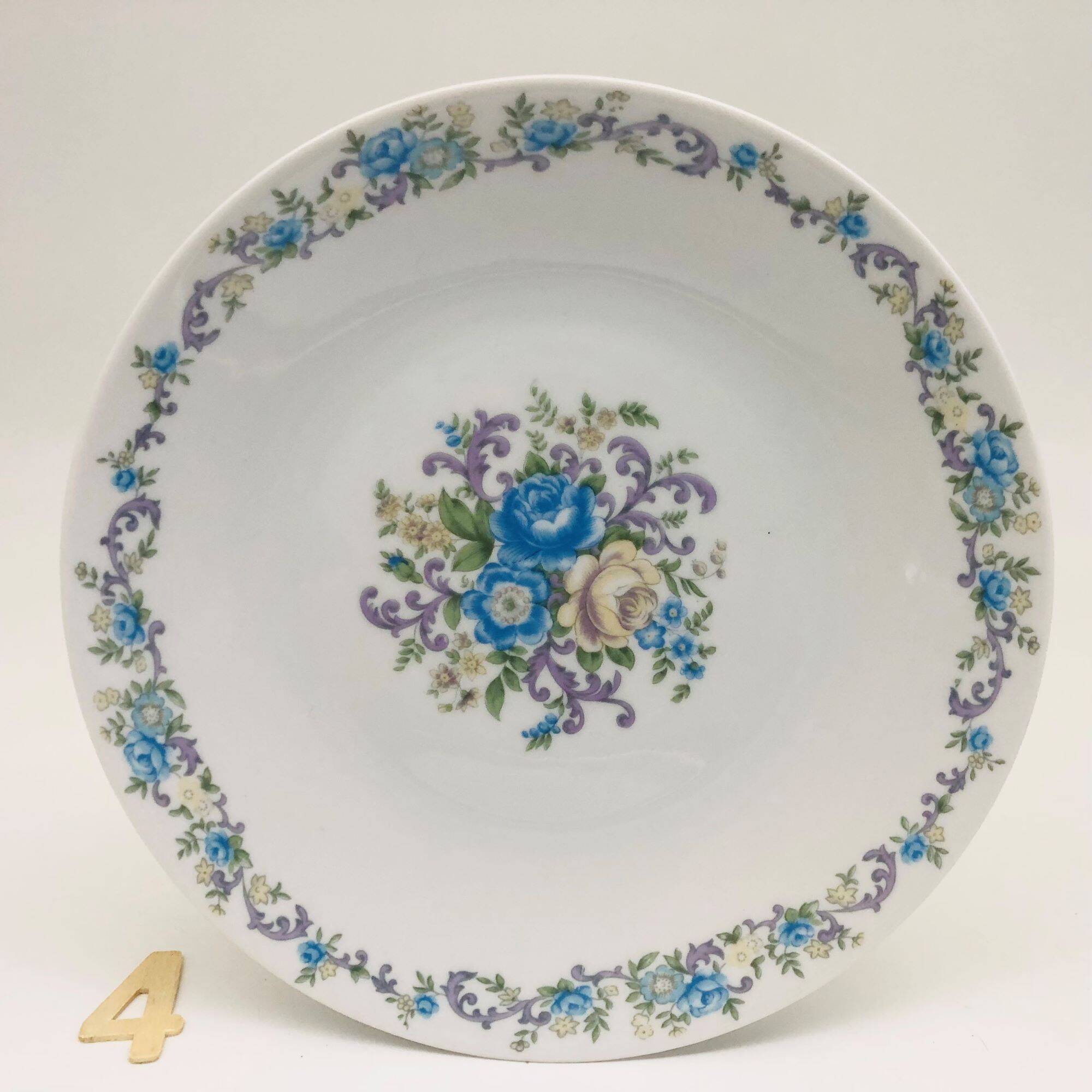 Dessert service Porcelain art, gold cup of good French taste