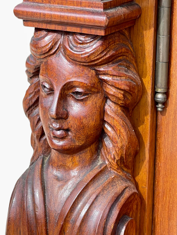 Bibliothèque buffet en noyer style renaissance