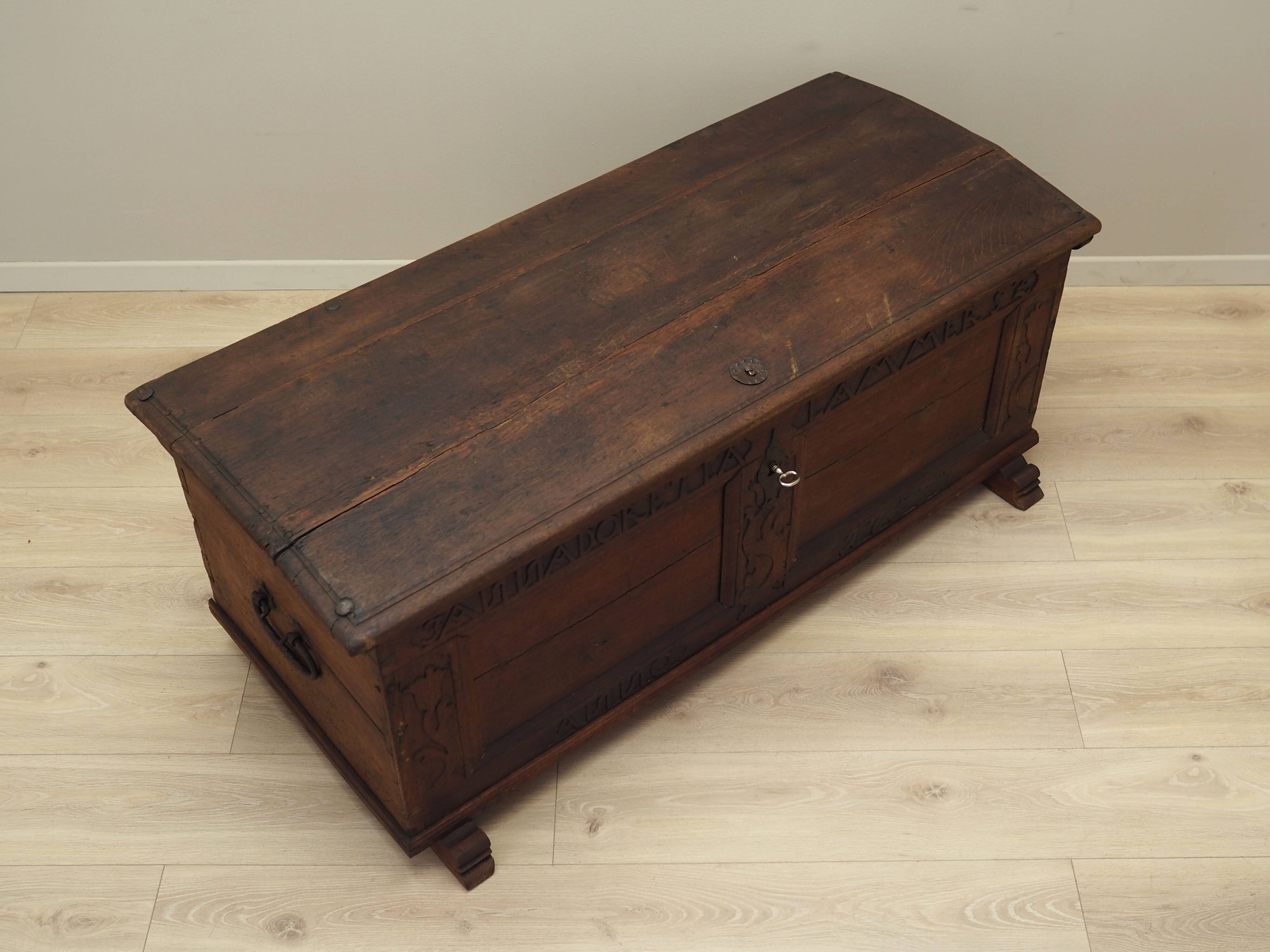 Oak chest, Scandinavian design, 18th century