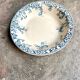 Plat rond et creux Boulenger & Cie en terre de fer émaillée blanche et bleue, service "Wild rose"