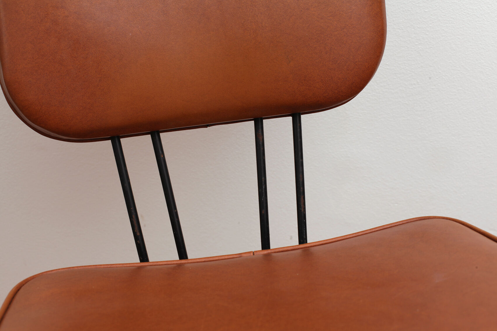 Vintage chair 1960 skai brown feet black iron