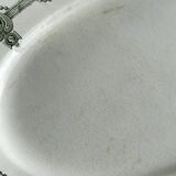 Plat ovale ancien en faïence, décor néoclassique noir et blanc