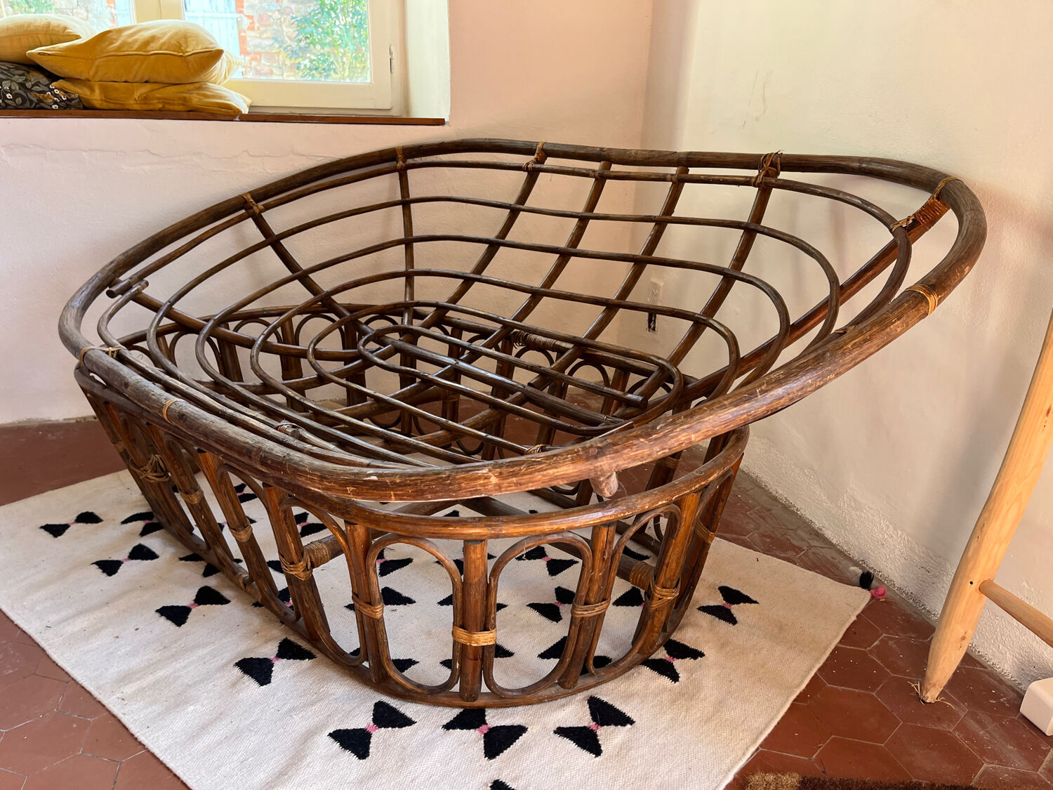 Papasan rattan / wood sofa 2-3 places
