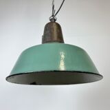 Lampe industrielle en émail vert avec dessus en fonte, années 1960