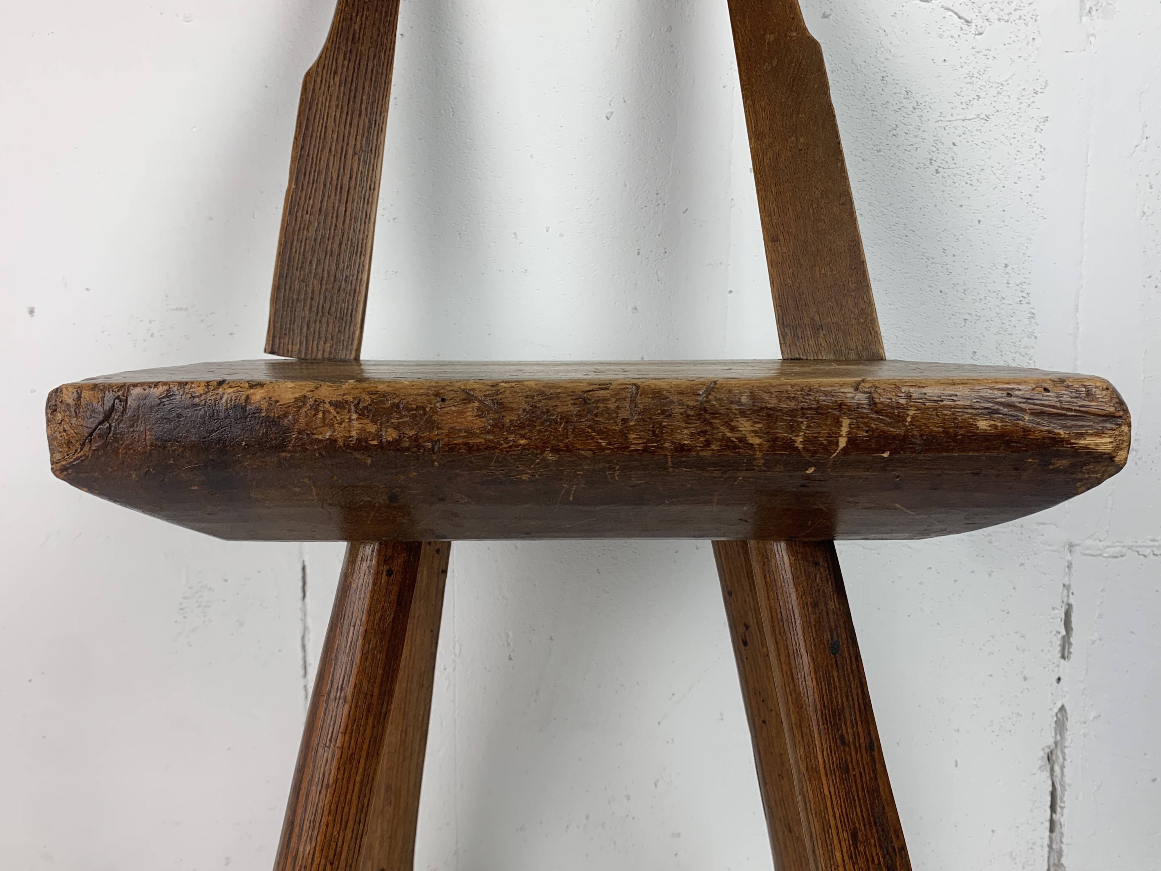 Chaise d'appoint brutaliste artisanale antique fabriquée à la main, style ferme néerlandais