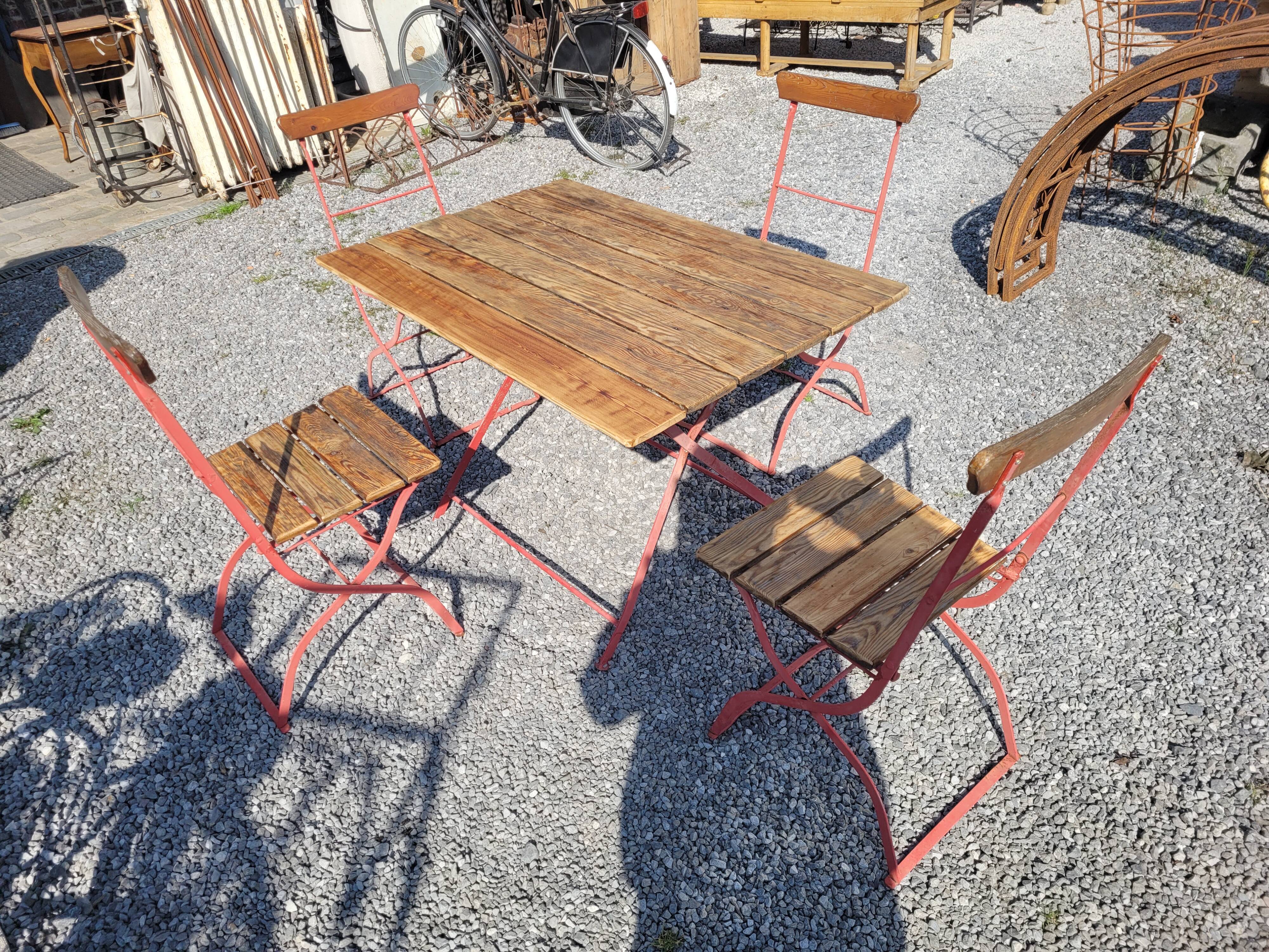 Garden furniture above wood and iron base It is foldable