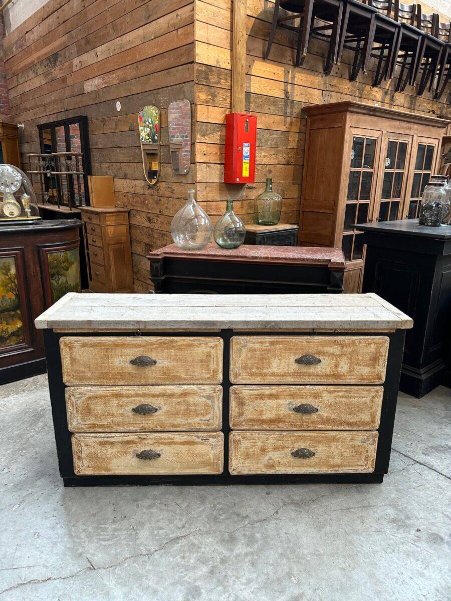 Old workshop furniture with 6 drawers.