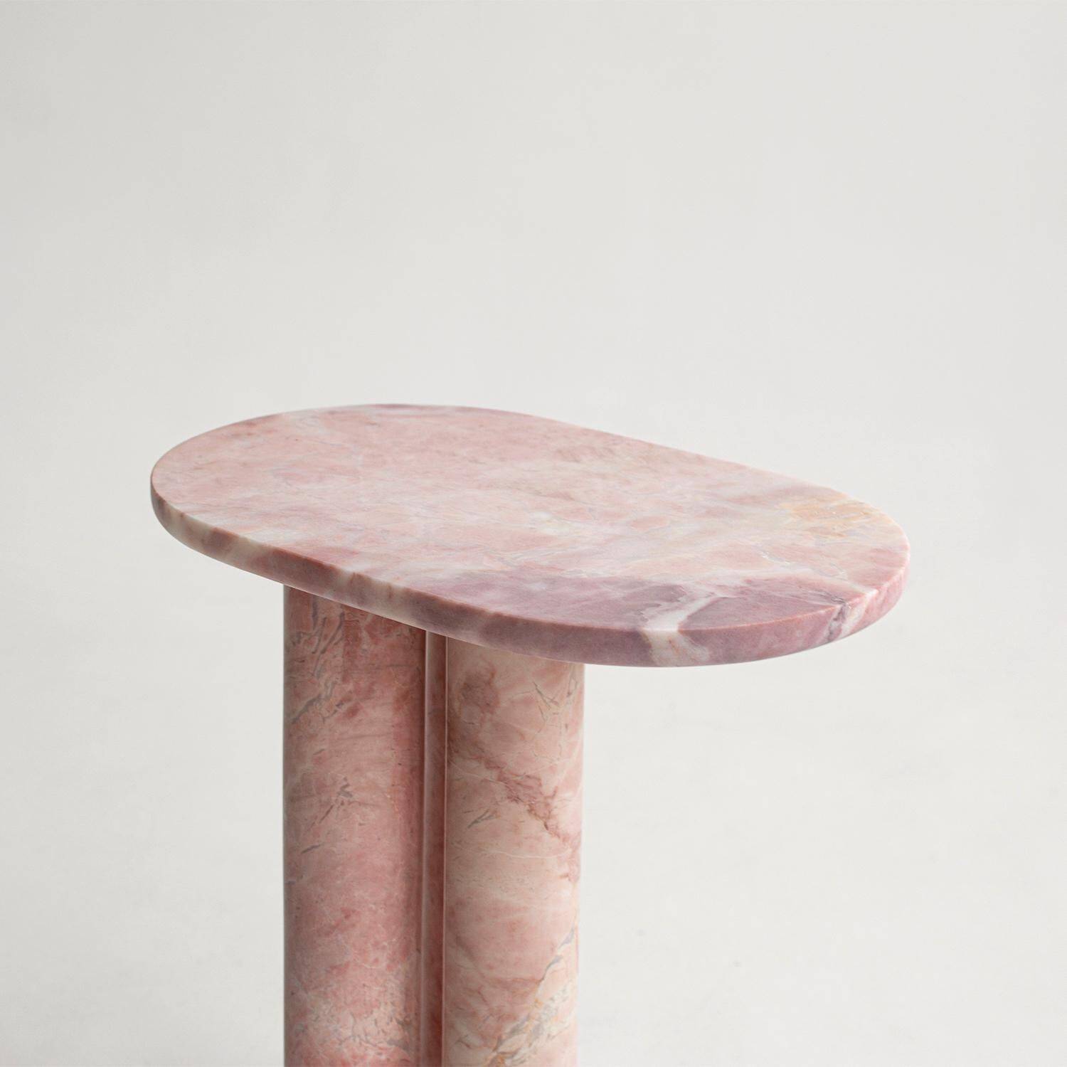 Oval side table in pink marble Trio II