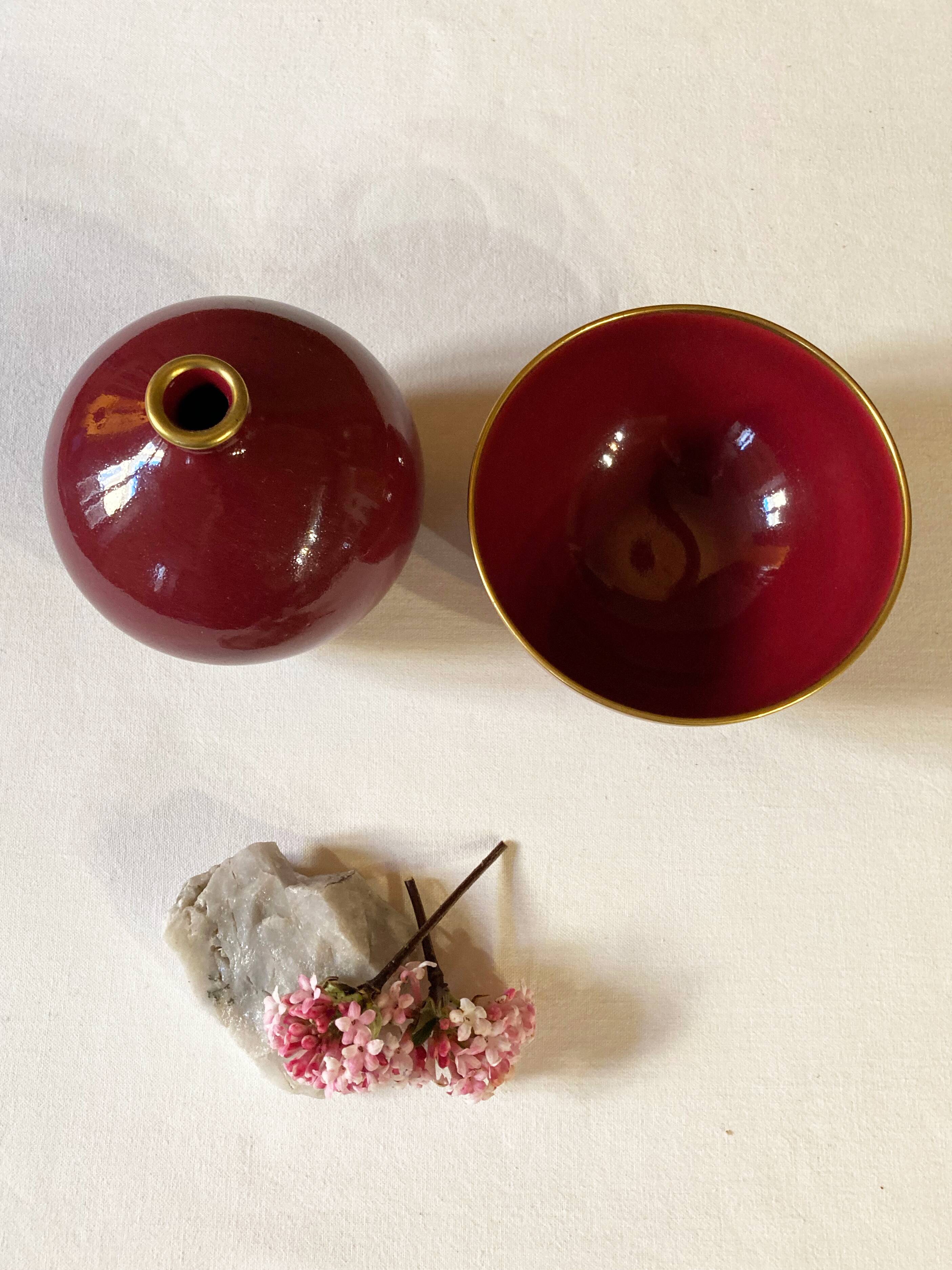 Raspberry-colored ceramic soliflore vase and bowl, enhanced with gilding, Arabia, Finland