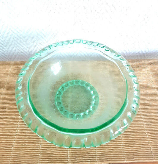 Art Deco cut crystals of Avens