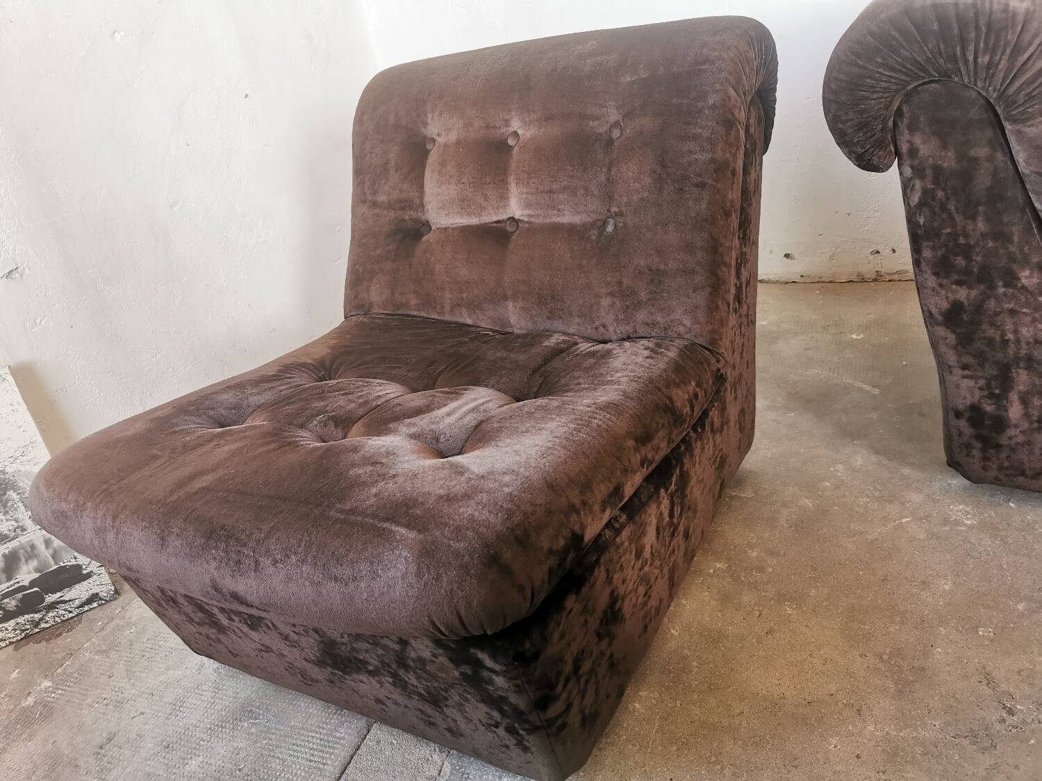Pair of velvet armchairs from the 70s/80s