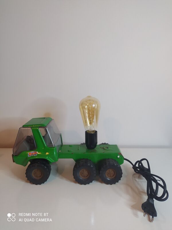 Lampe jouet camion vintage en métal vert