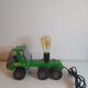 Lampe jouet camion vintage en métal vert