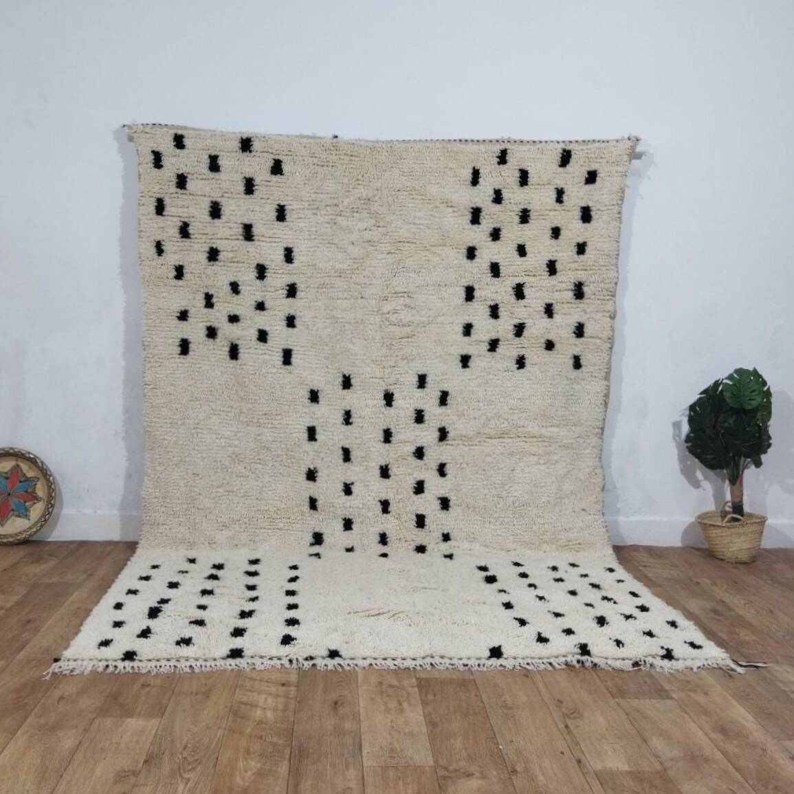 Large Moroccan Berber rug in cream wool with black patterns 290 x 200 cm