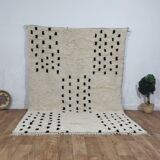 Large Moroccan Berber rug in cream wool with black patterns 290 x 200 cm