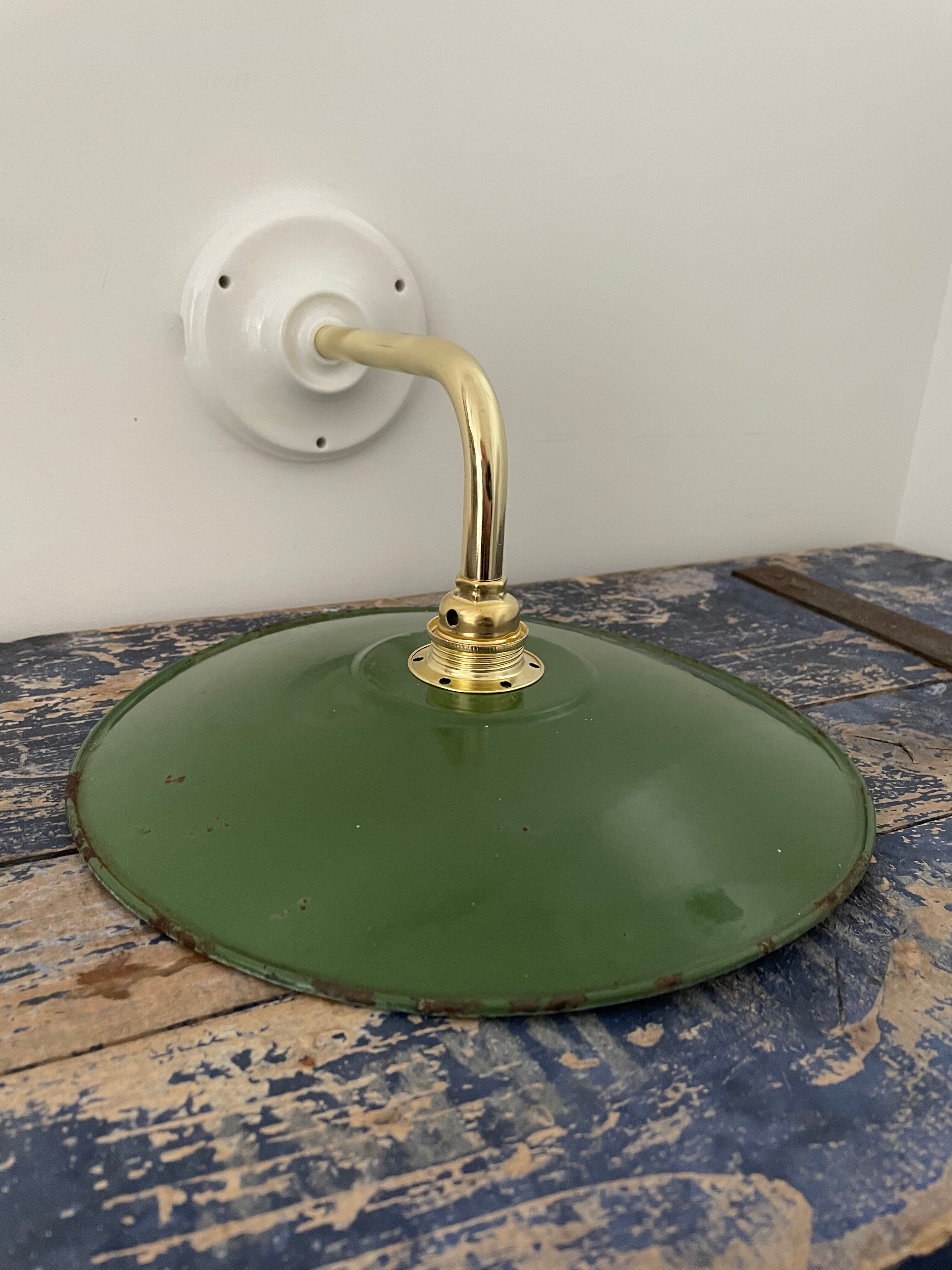 Vintage wall lamp in green enamelled sheet metal electrified to nine