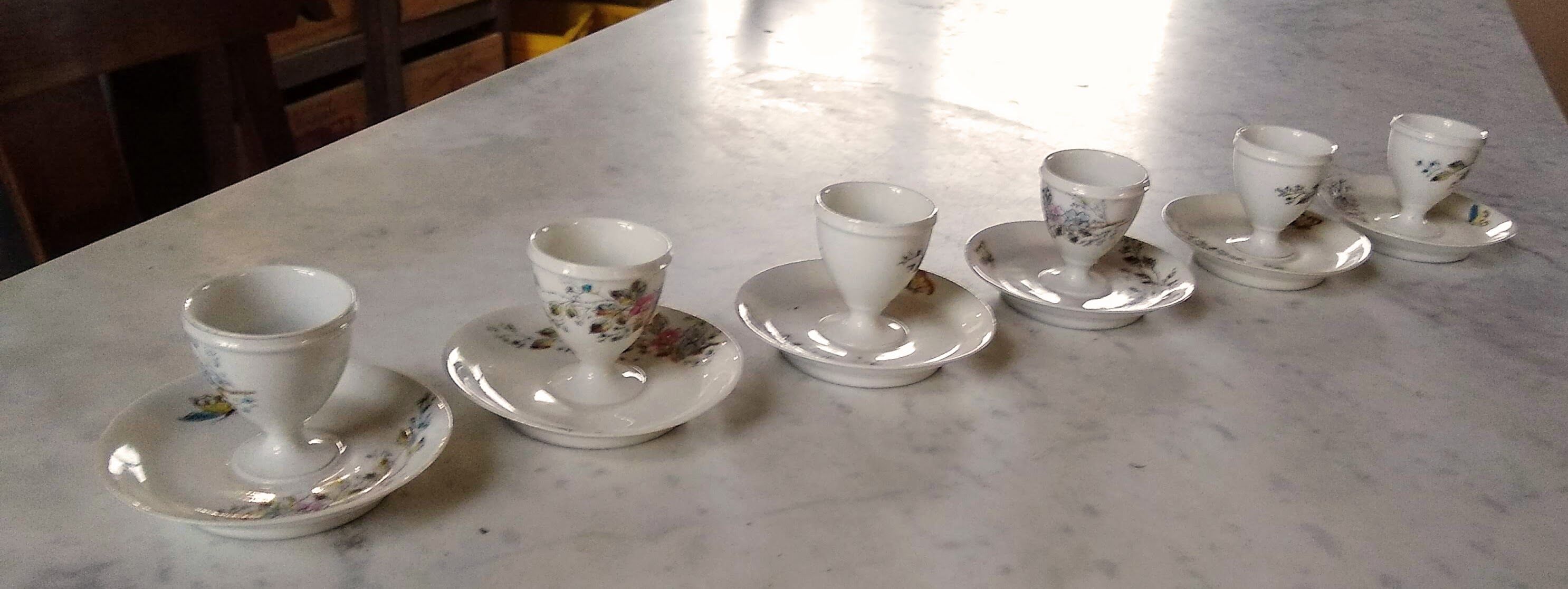6 floral egg cups with their early 20th century porcelain bowl