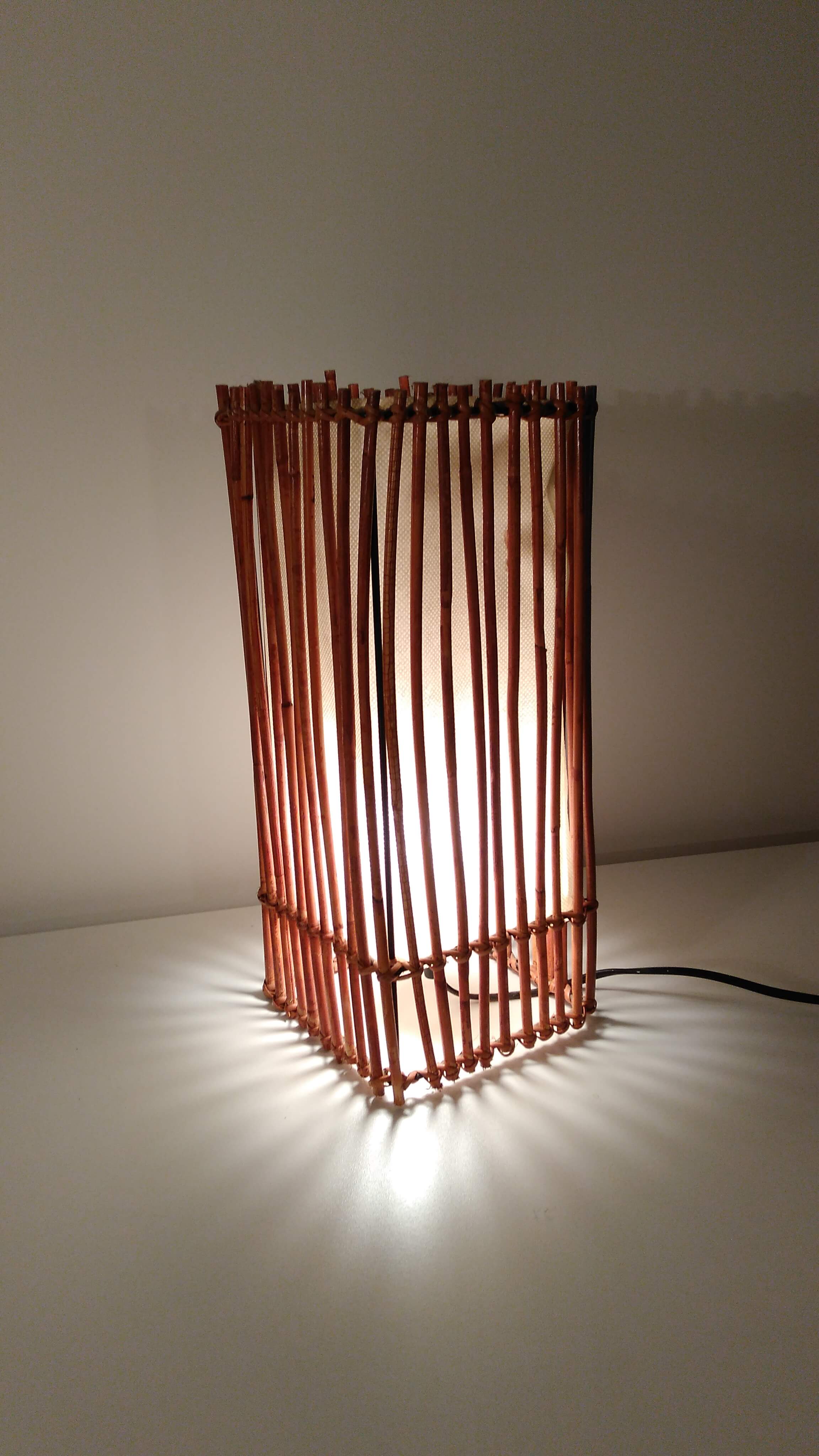 Lampe à poser en osier et lin