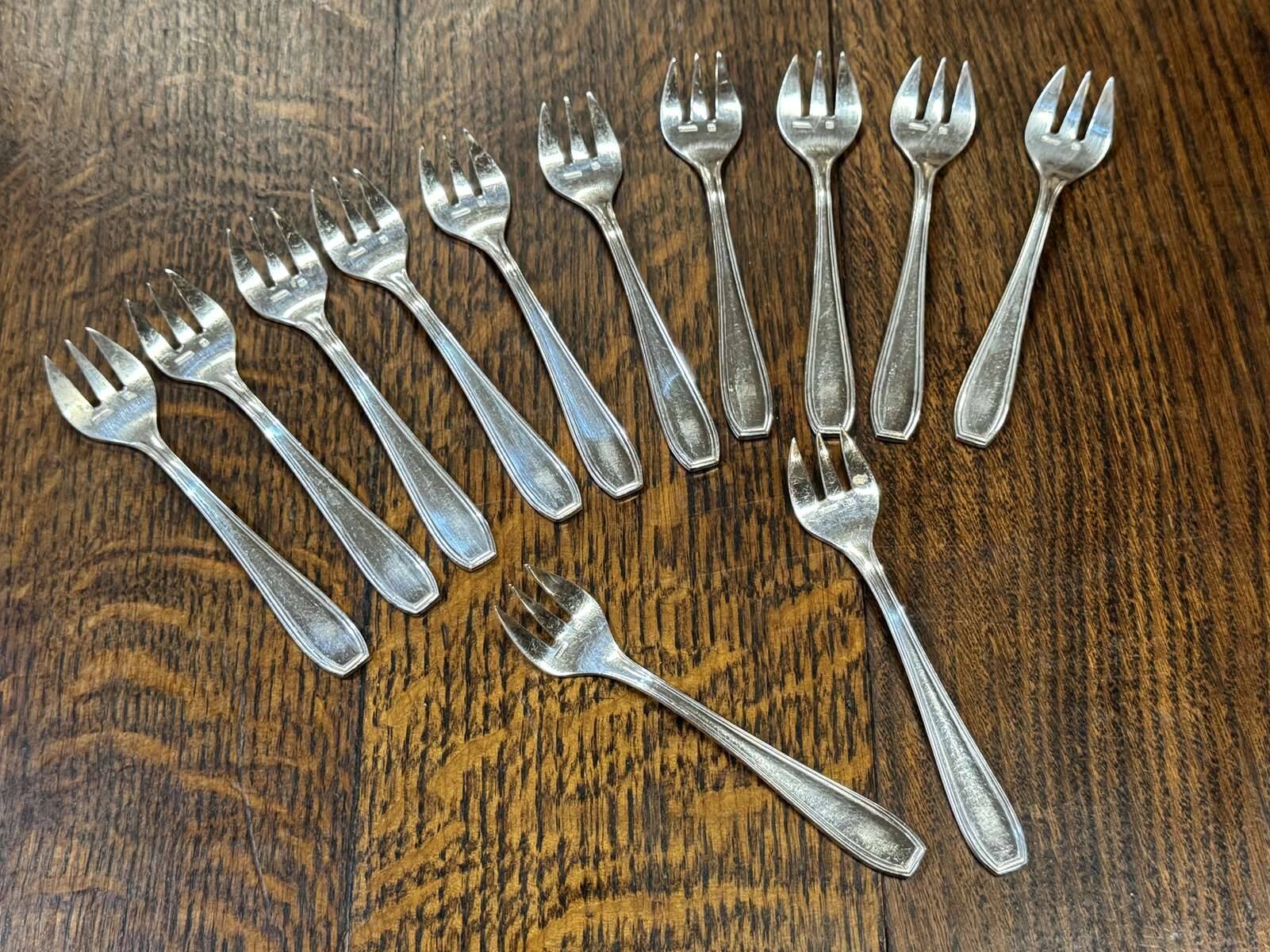 Set of 12 silver-plated oyster forks