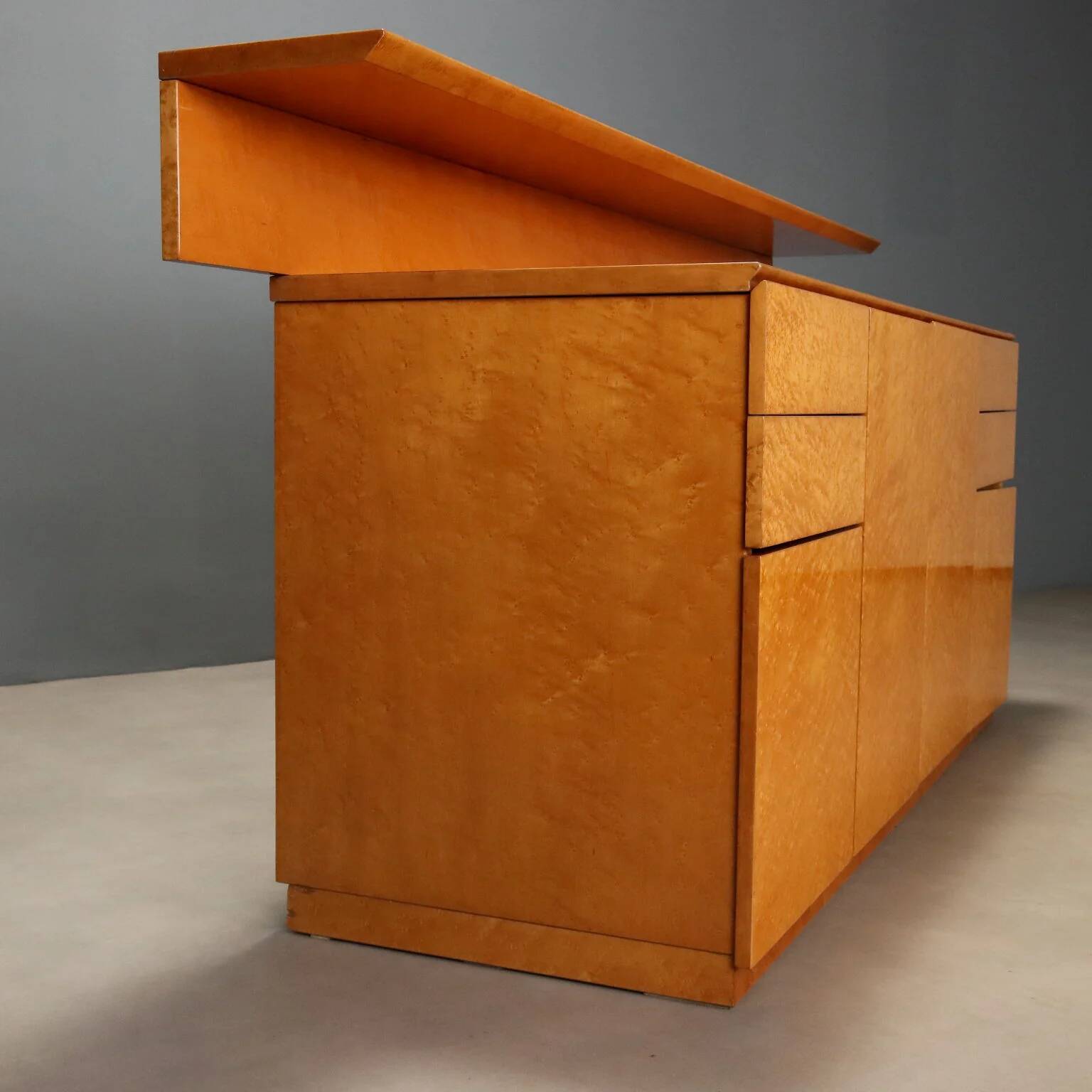 Vintage buffet in burl wood with a top section, Italian design from the 1980s.