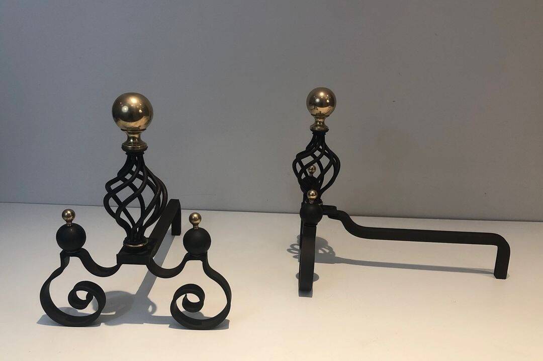 Paire de Chenets en Fer Forgé à Boules de Laiton Poli et Corps en Cage Ajou