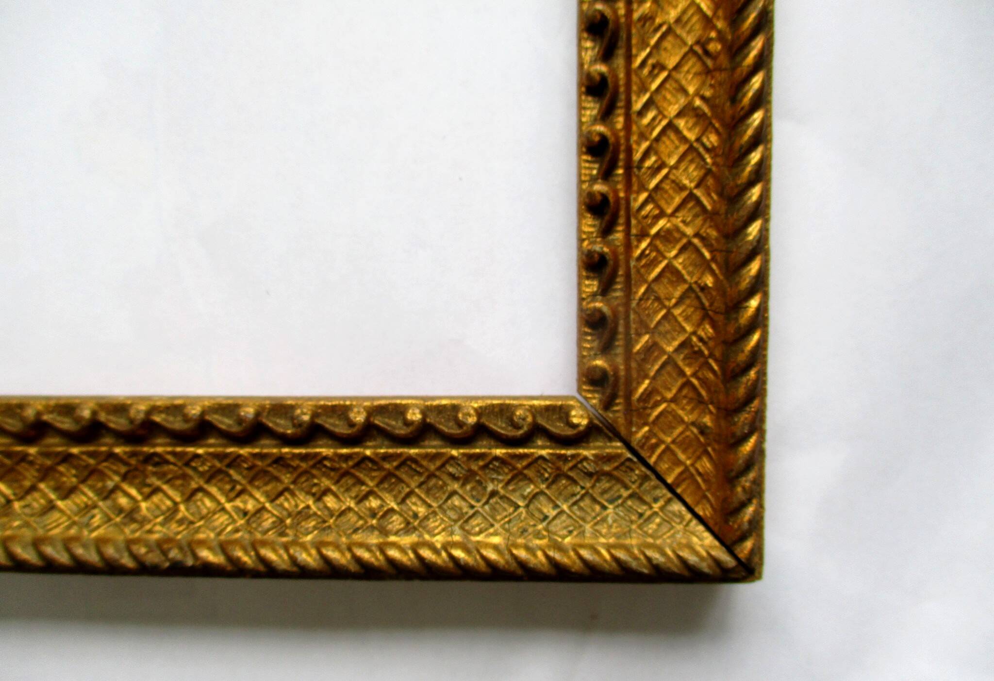 Antique gilded wooden frame for 212 x 272 mm subject