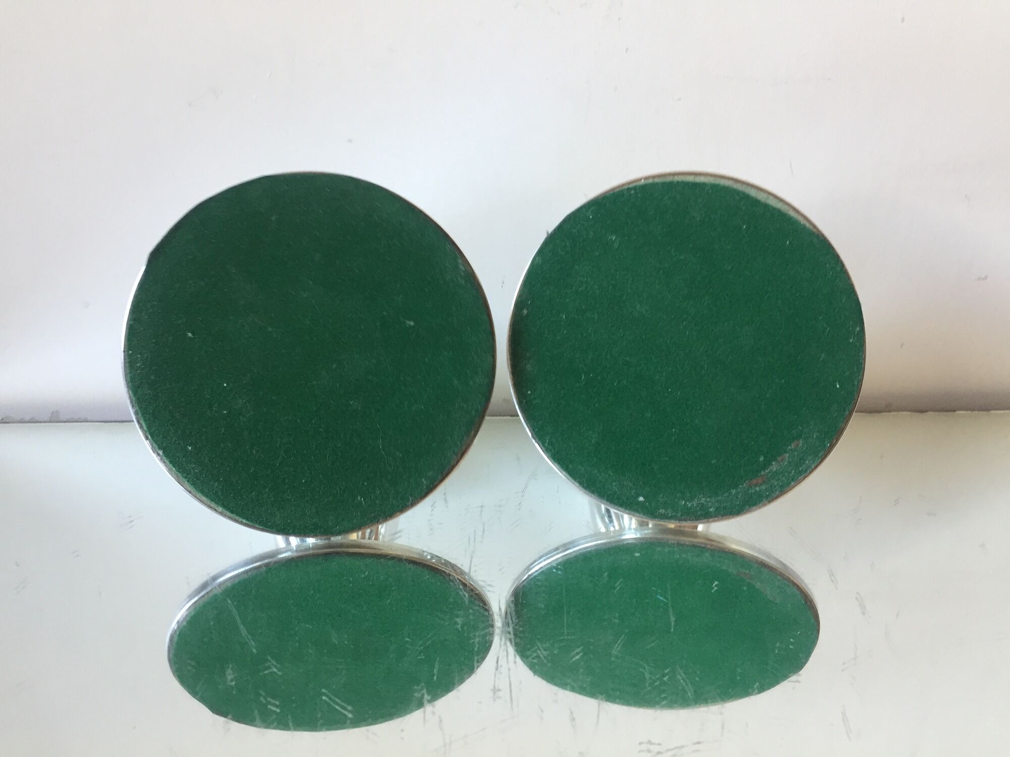 Paire de porte-bougies plaqués en argent art déco