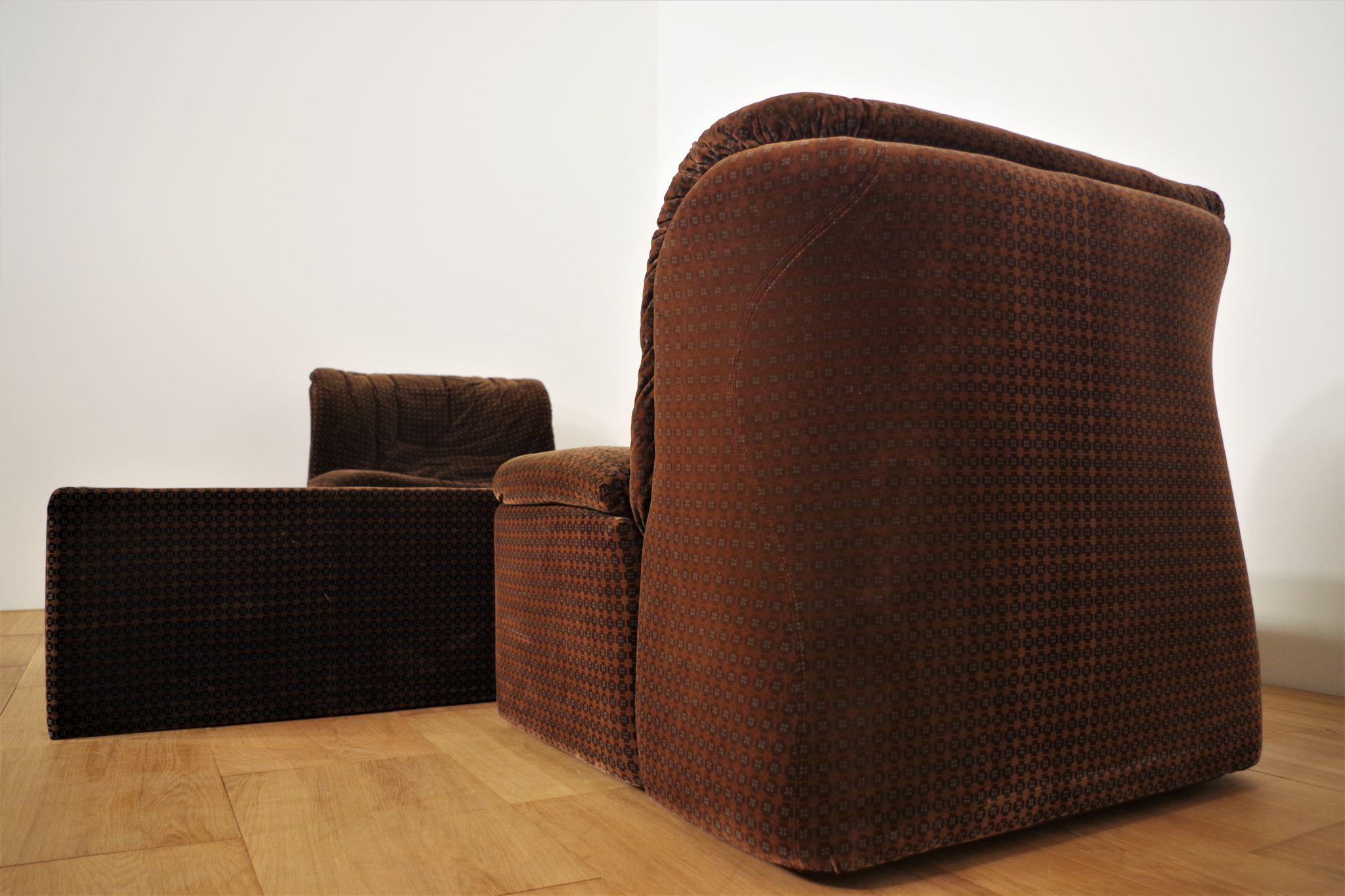 Armchairs Emmetre with Table by Guido Fareschini for Mariani, 1970s, Set of 4