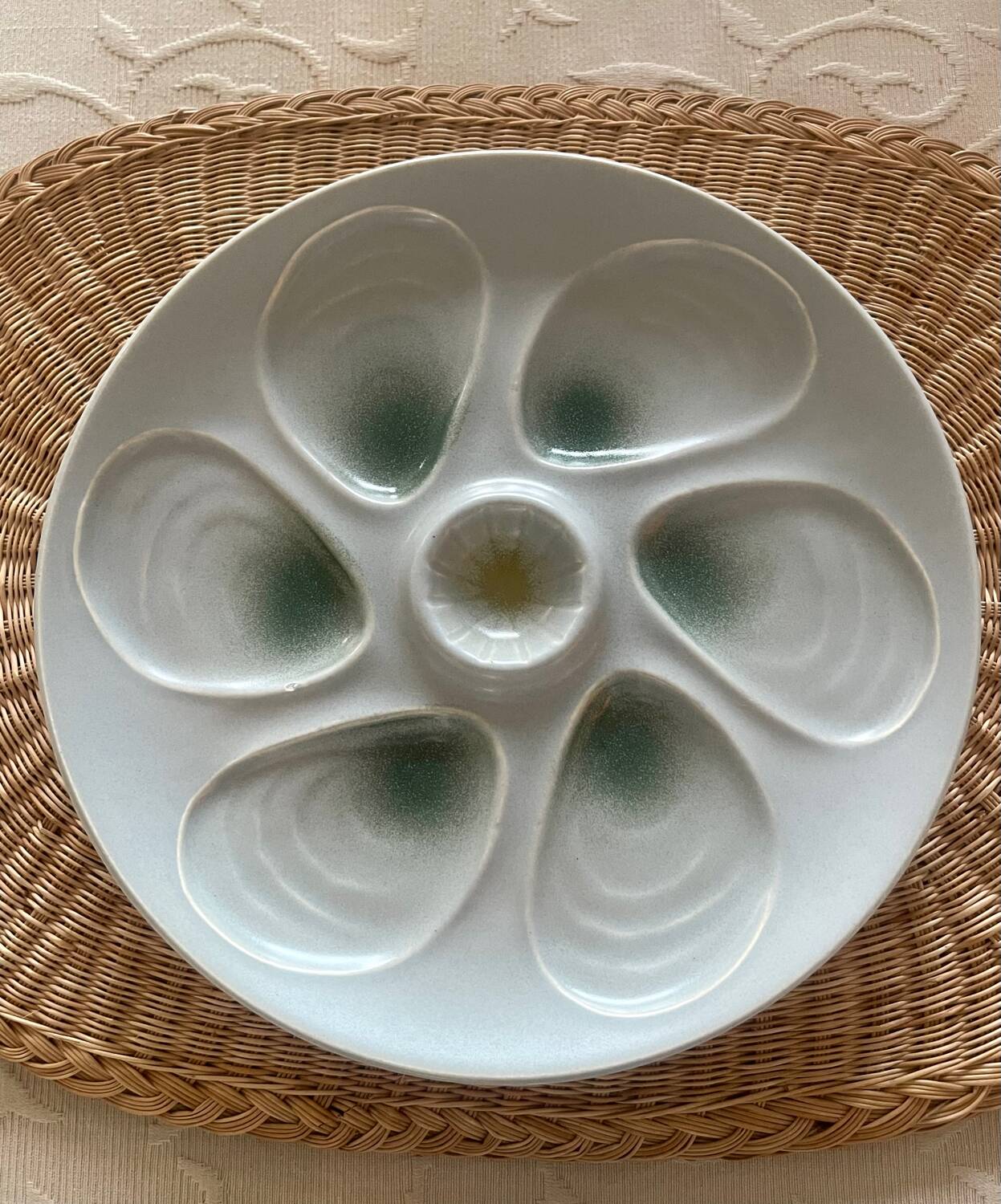 11 oyster plates 1960.